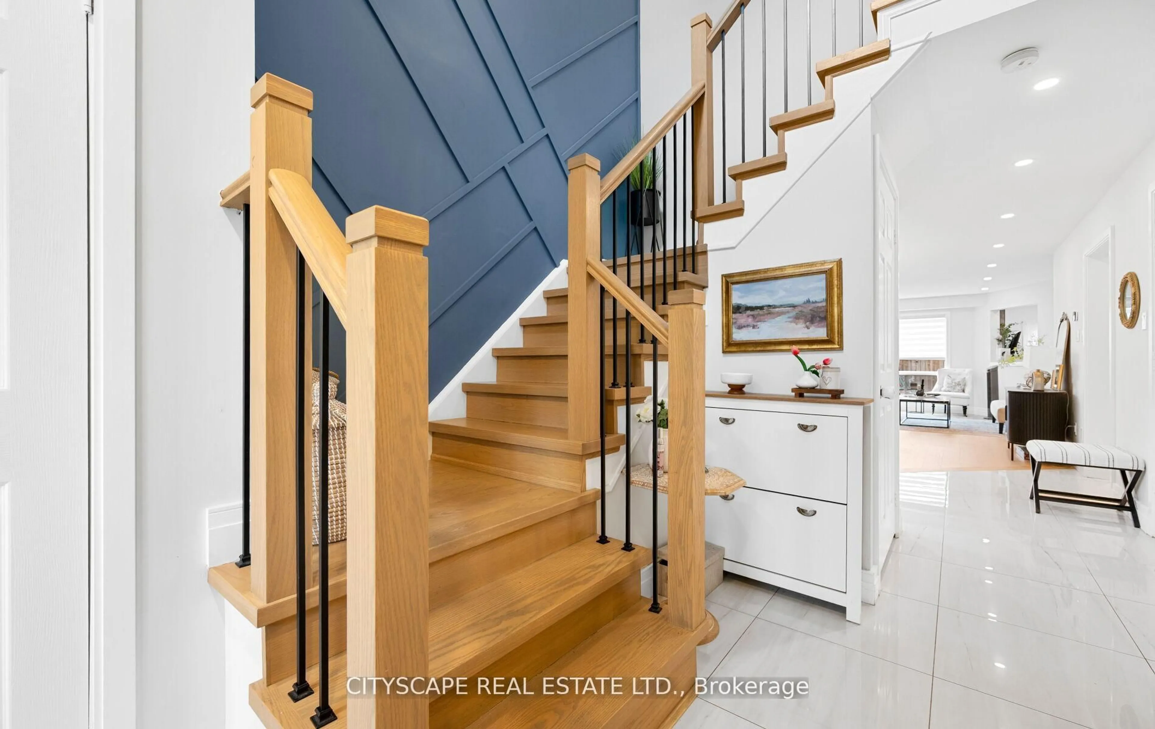 Stairs for 5253 Bushelgrove Circ, Mississauga Ontario L5M 6C5