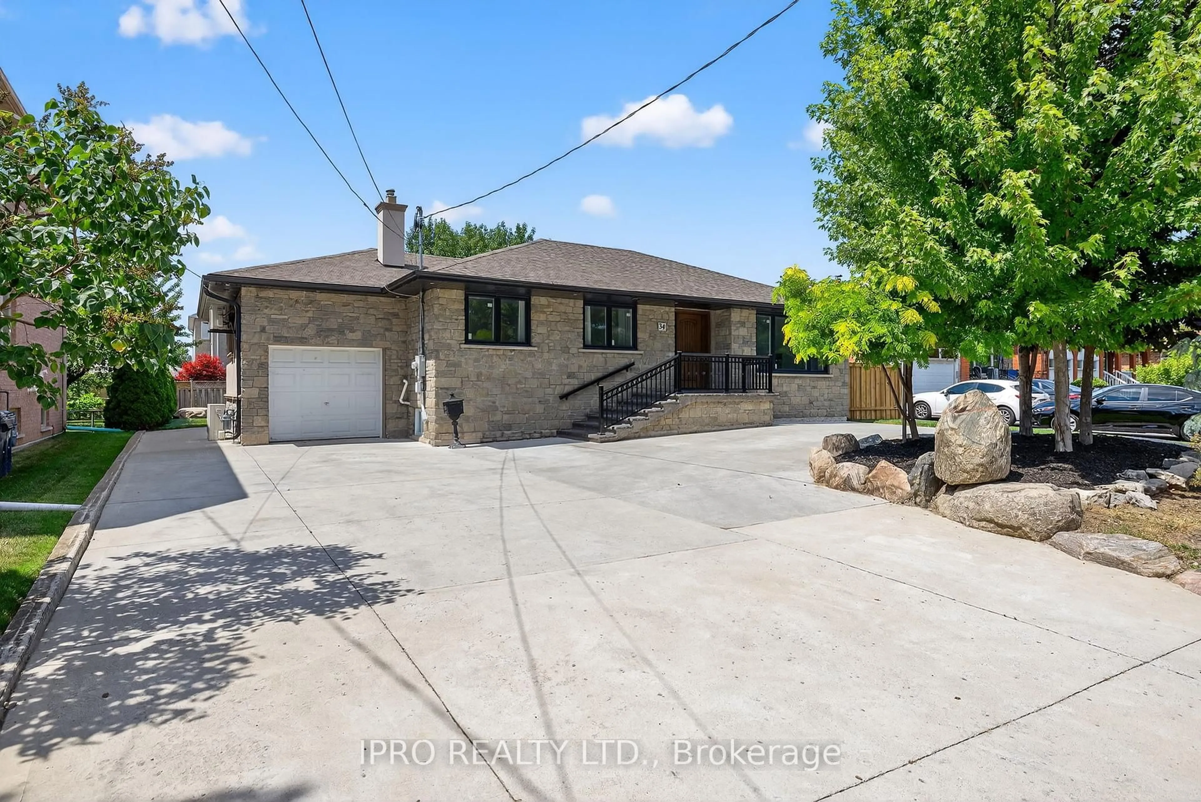 A pic from outside/outdoor area/front of a property/back of a property/a pic from drone, street for 34 Knox Ave, Toronto Ontario M9L 2M3
