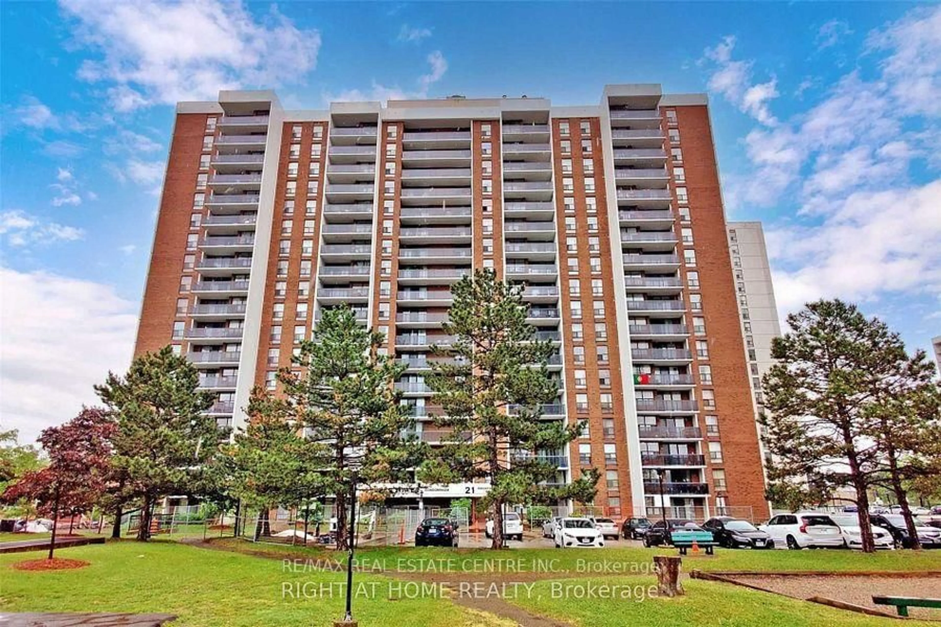 A pic from outside/outdoor area/front of a property/back of a property/a pic from drone, unknown for 21 Knightsbridge Rd #1105, Brampton Ontario L6T 3Y1