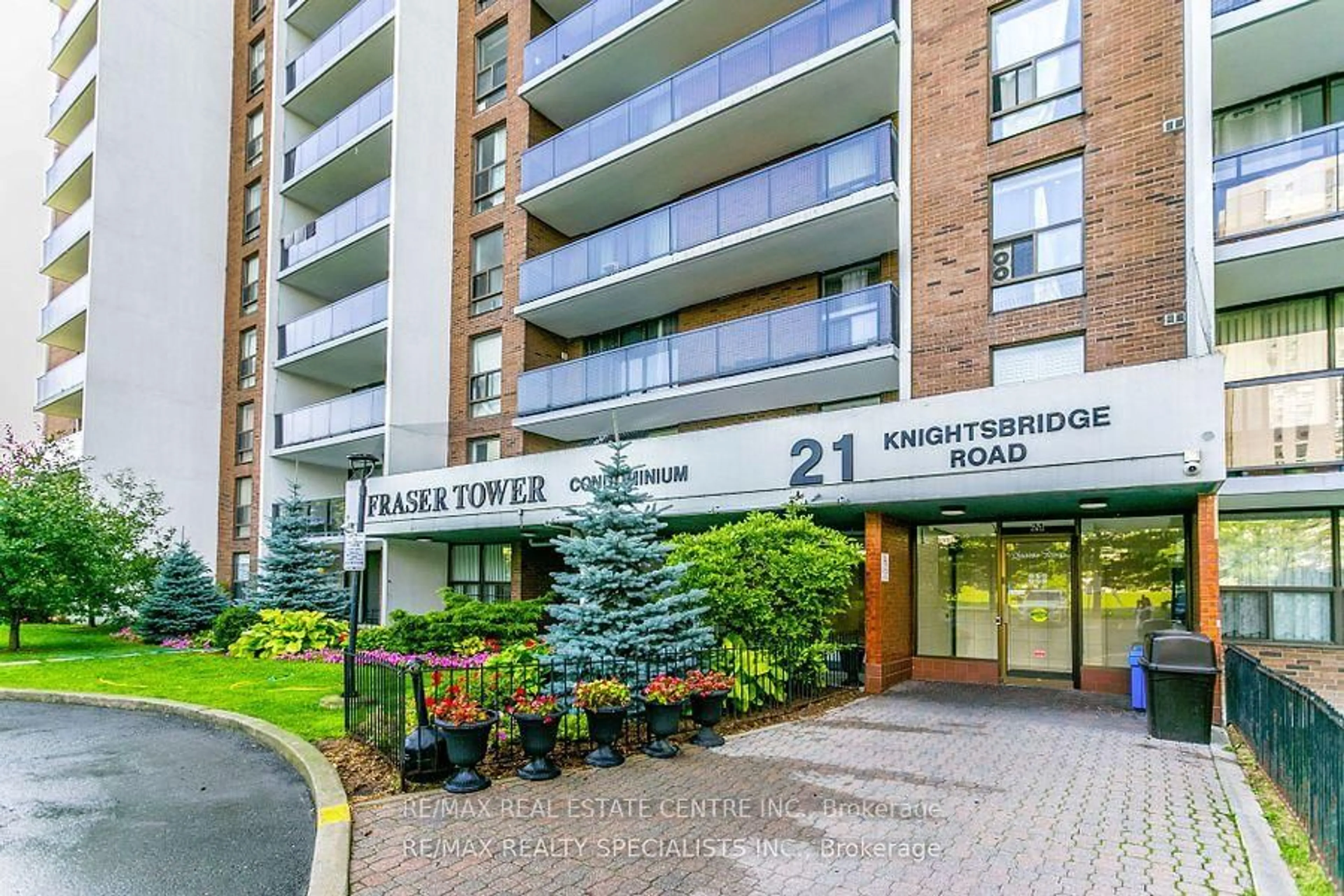 Indoor foyer for 21 Knightsbridge Rd #1105, Brampton Ontario L6T 3Y1