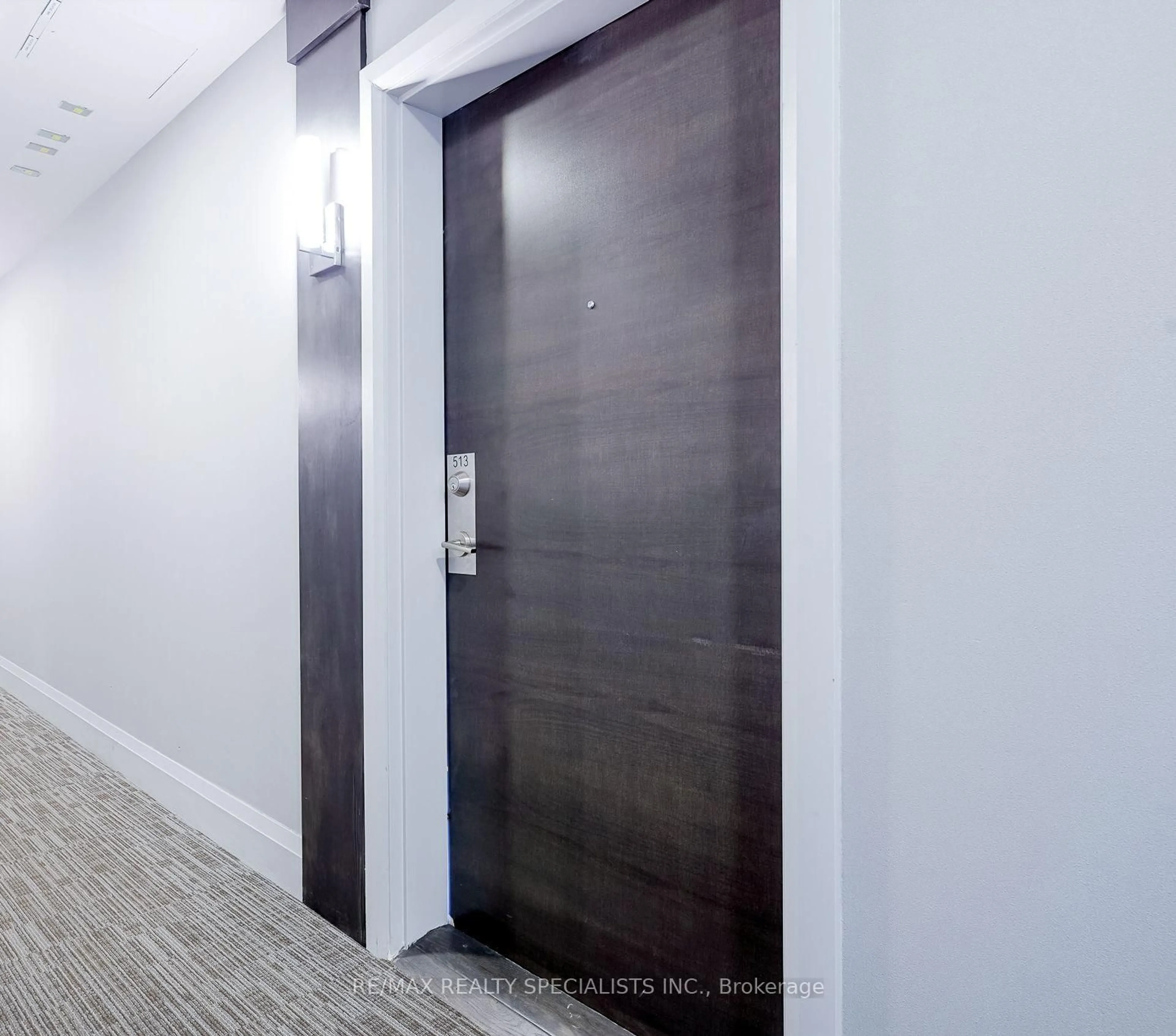 Indoor foyer for 150 Oak Park Blvd #513, Oakville Ontario L6H 3P2