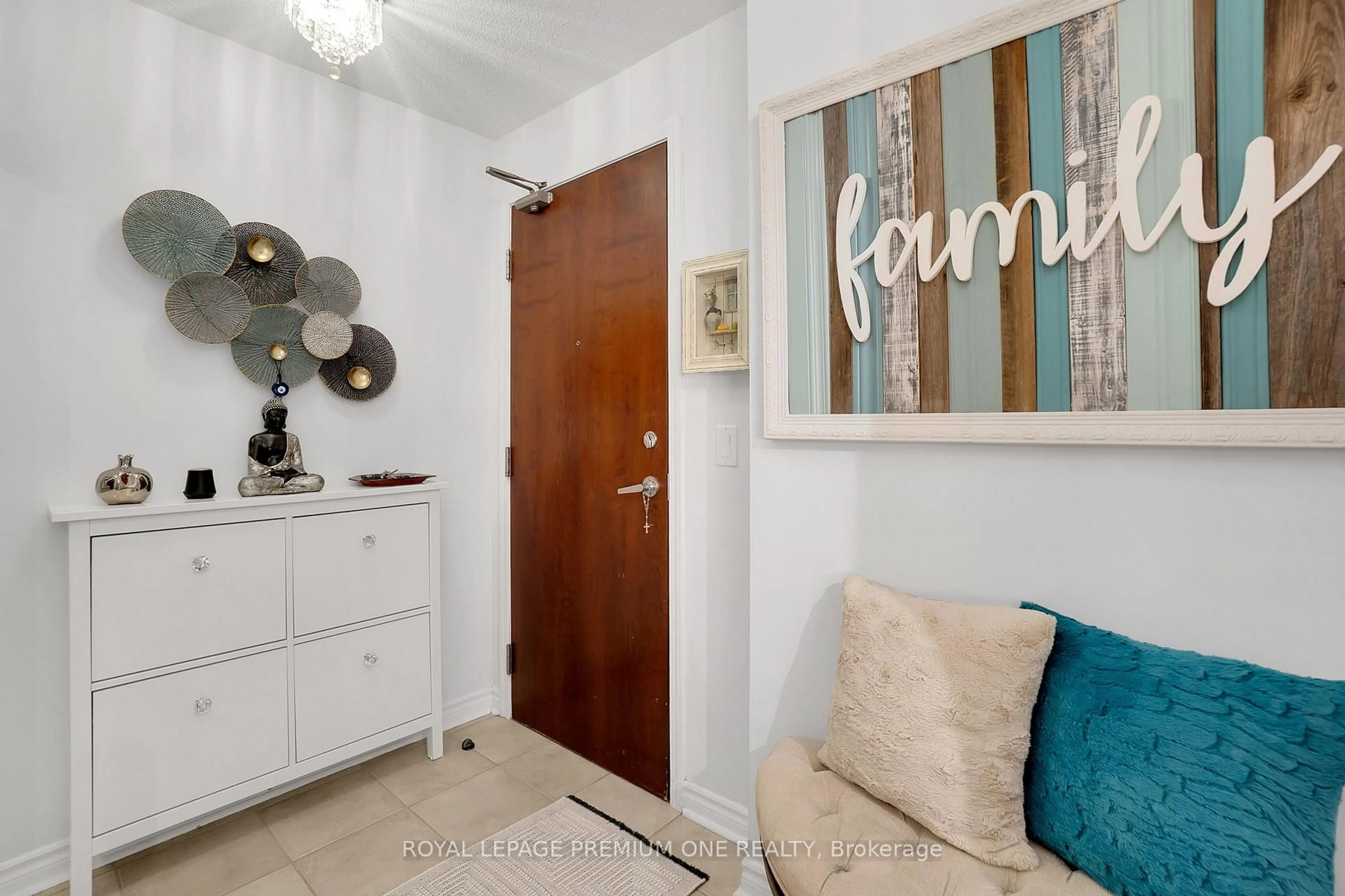 Indoor entryway for 4080 Living Arts Dr #1708, Mississauga Ontario L5B 4M8