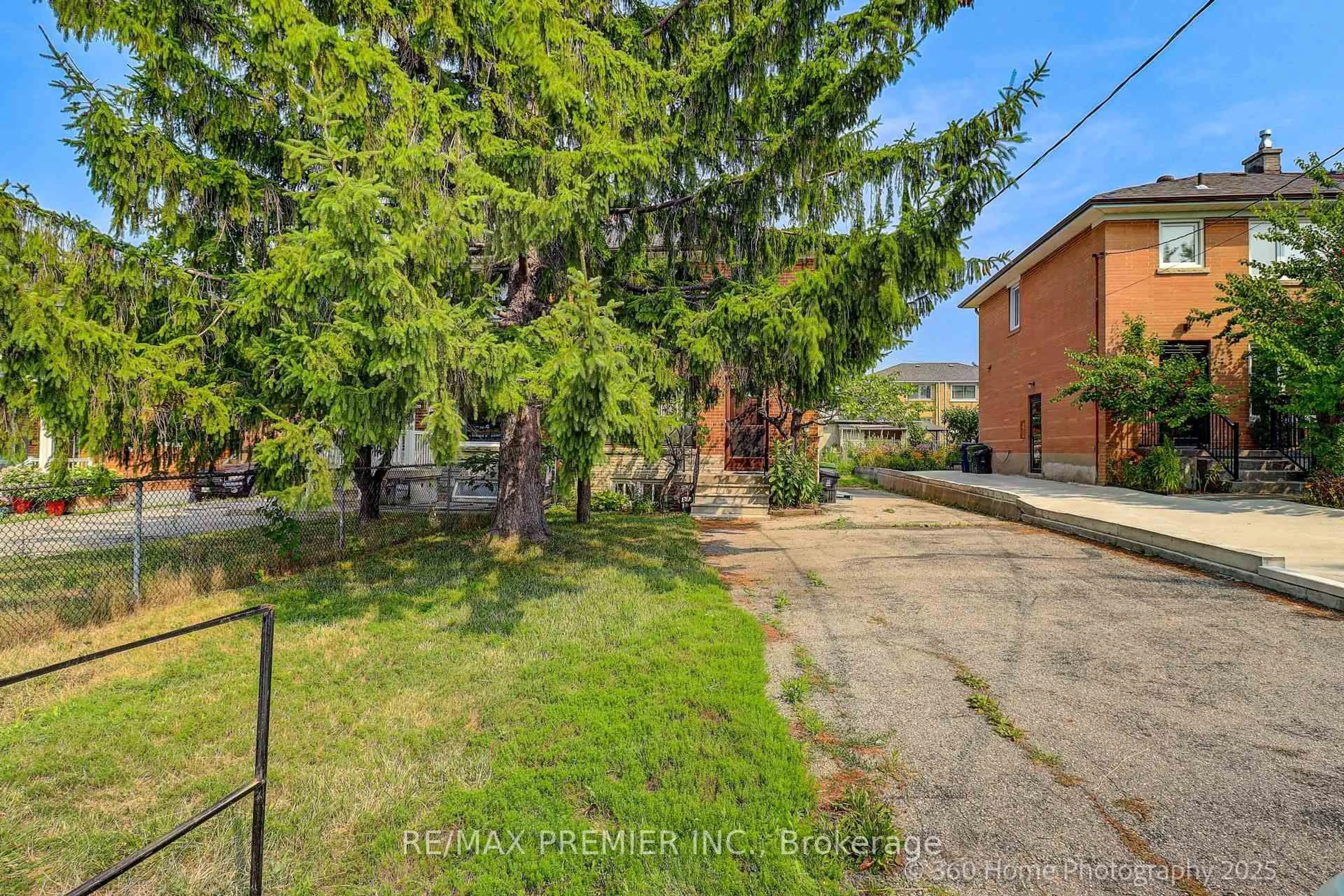 A pic from outside/outdoor area/front of a property/back of a property/a pic from drone, street for 1350 Wilson Ave, Toronto Ontario M3M 1H8