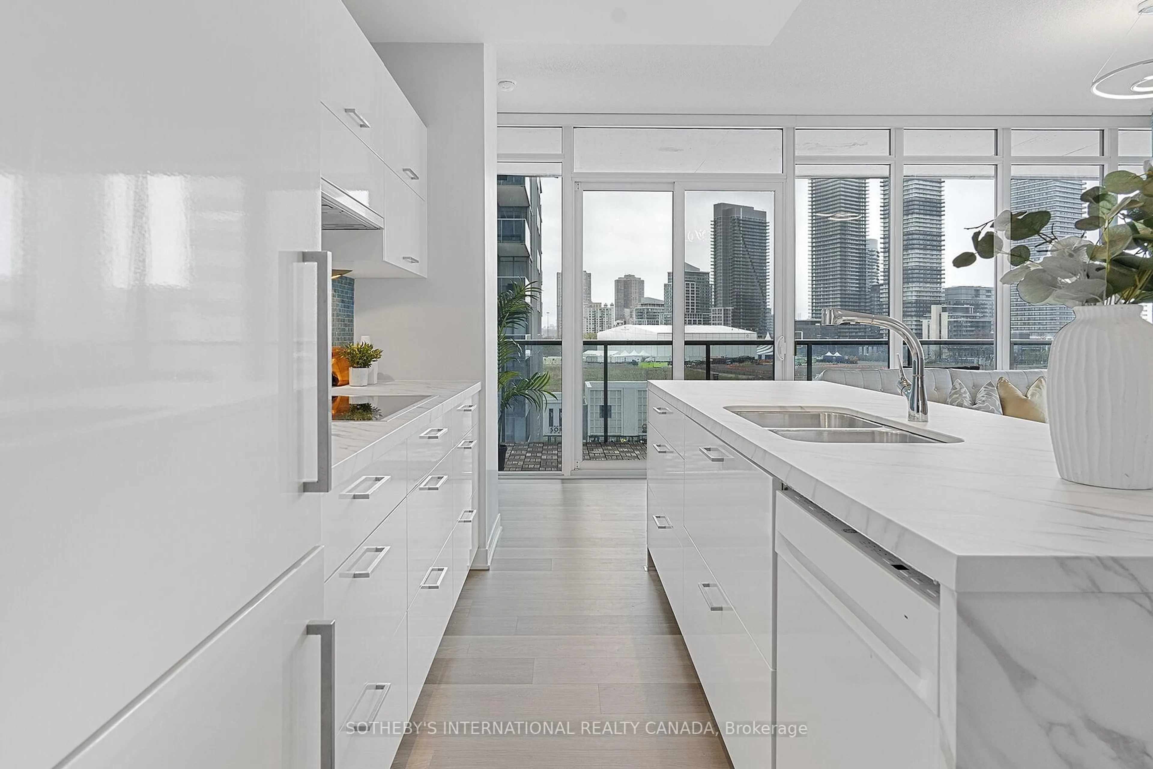 Contemporary kitchen, unknown for 88 Park Lawn Rd #608, Toronto Ontario M8Y 0B5