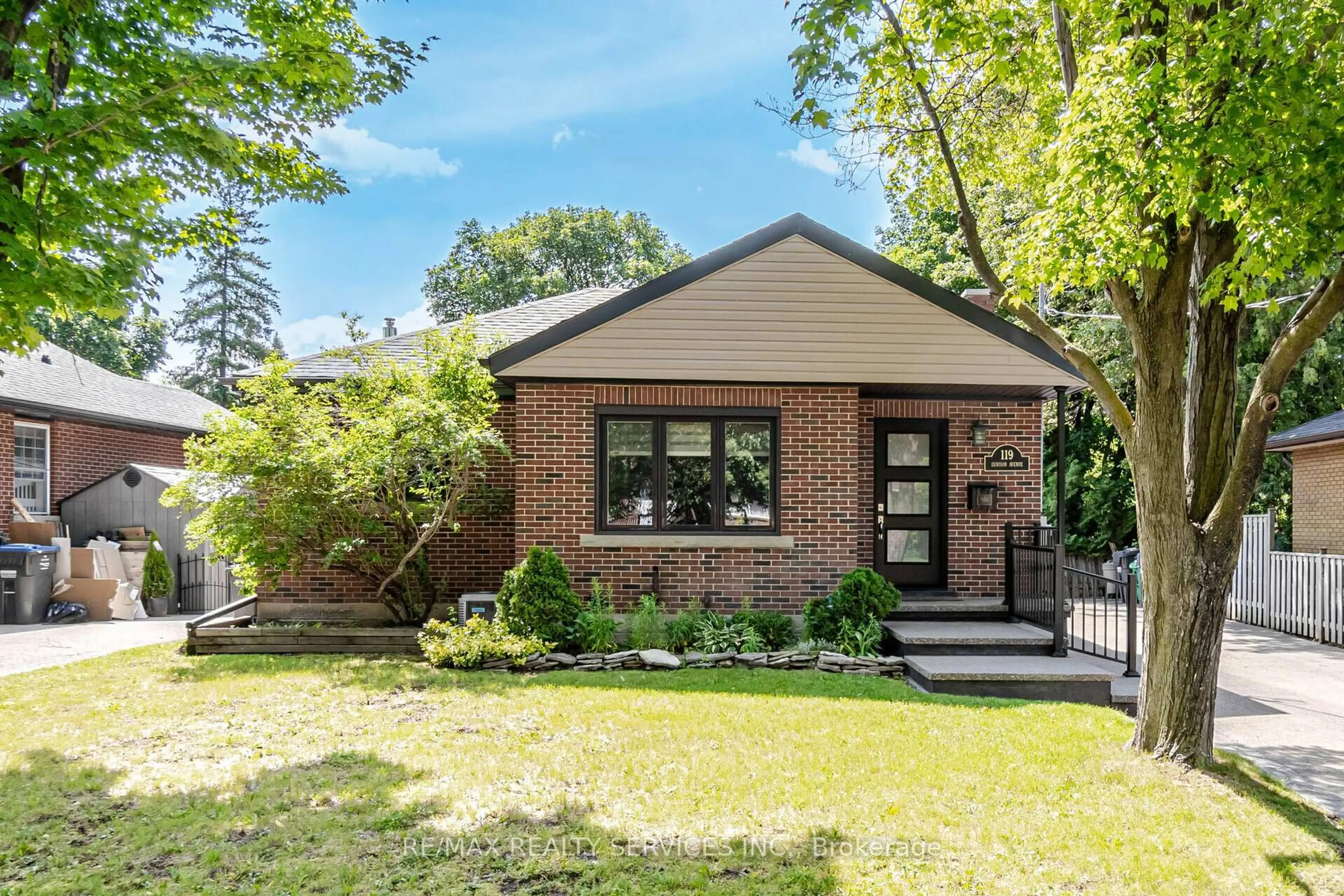 Home with brick exterior material, street for 119 Denison Ave, Brampton Ontario L6X 1E9