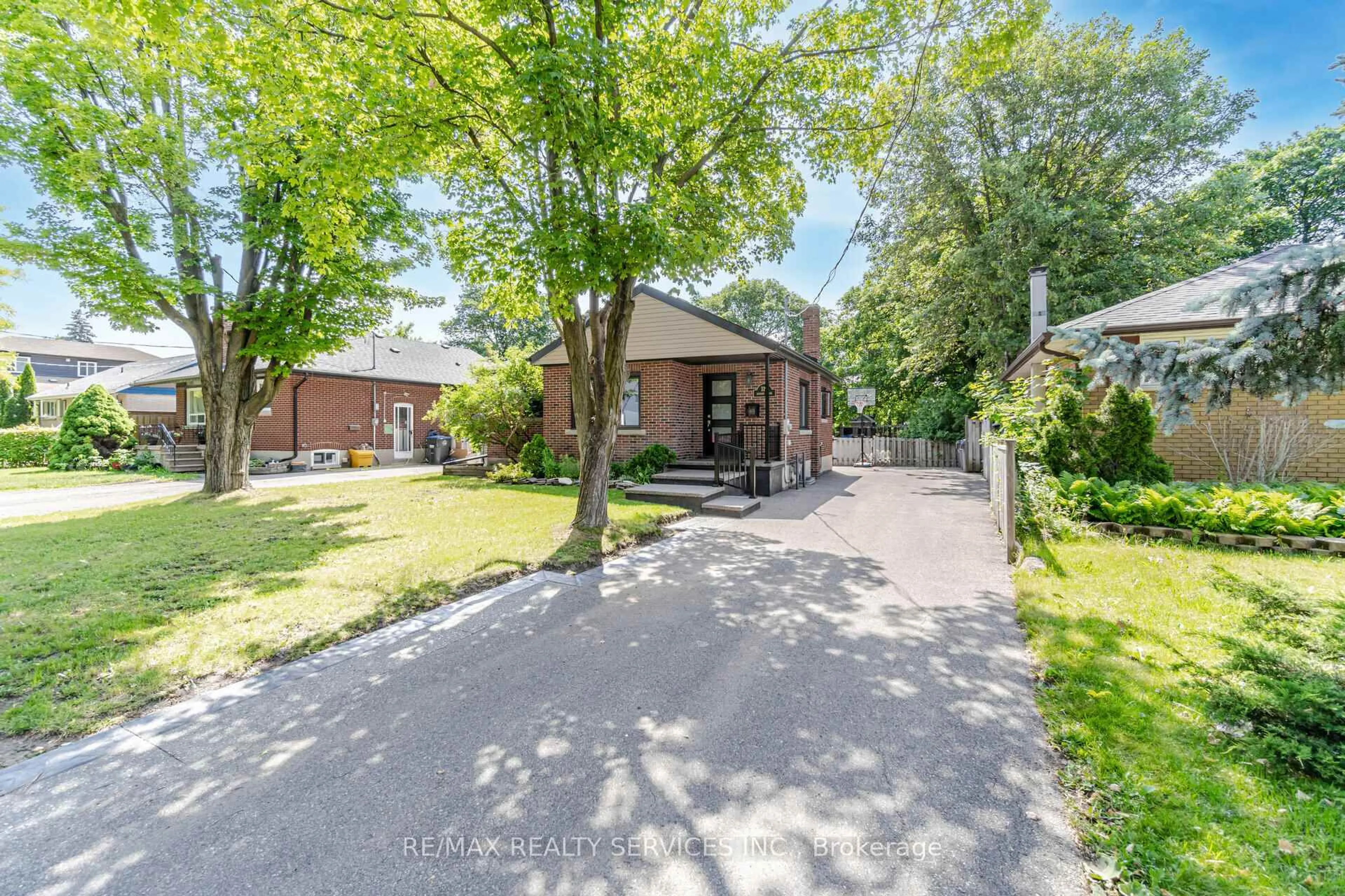 A pic from outside/outdoor area/front of a property/back of a property/a pic from drone, street for 119 Denison Ave, Brampton Ontario L6X 1E9