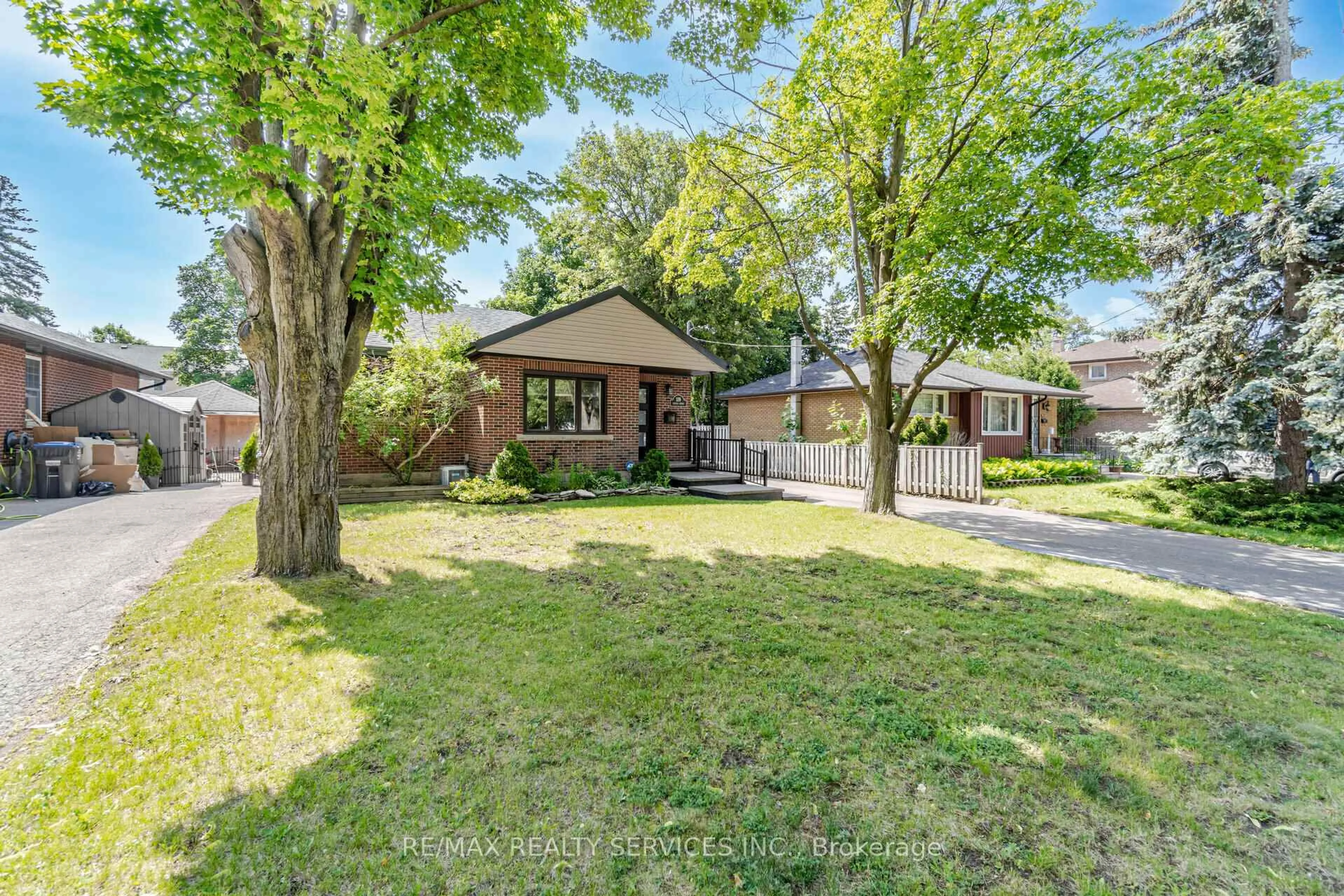 A pic from outside/outdoor area/front of a property/back of a property/a pic from drone, street for 119 Denison Ave, Brampton Ontario L6X 1E9