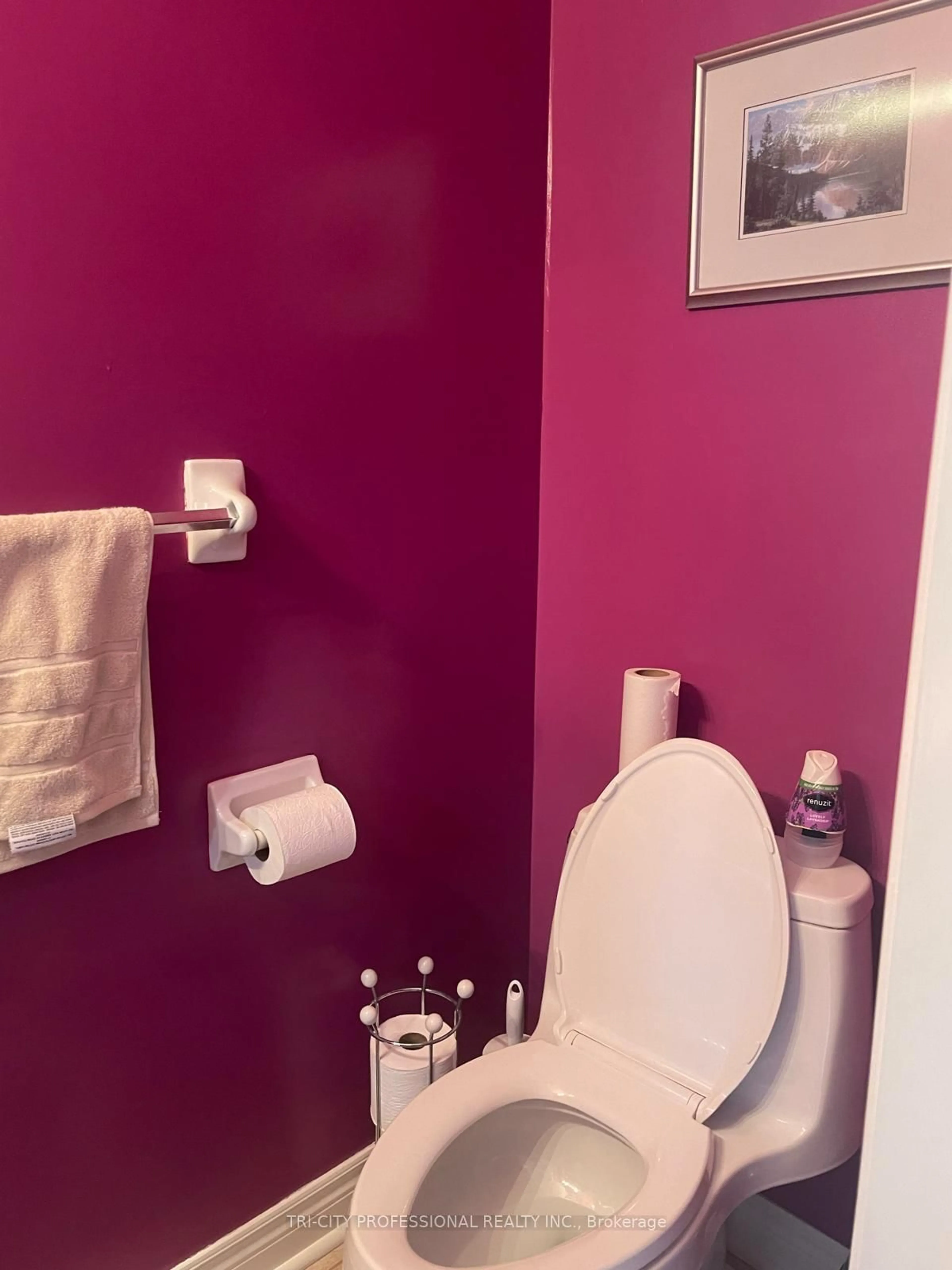 Standard bathroom, floor is not visible for 771 Fable Cres, Mississauga Ontario L5W 1R3