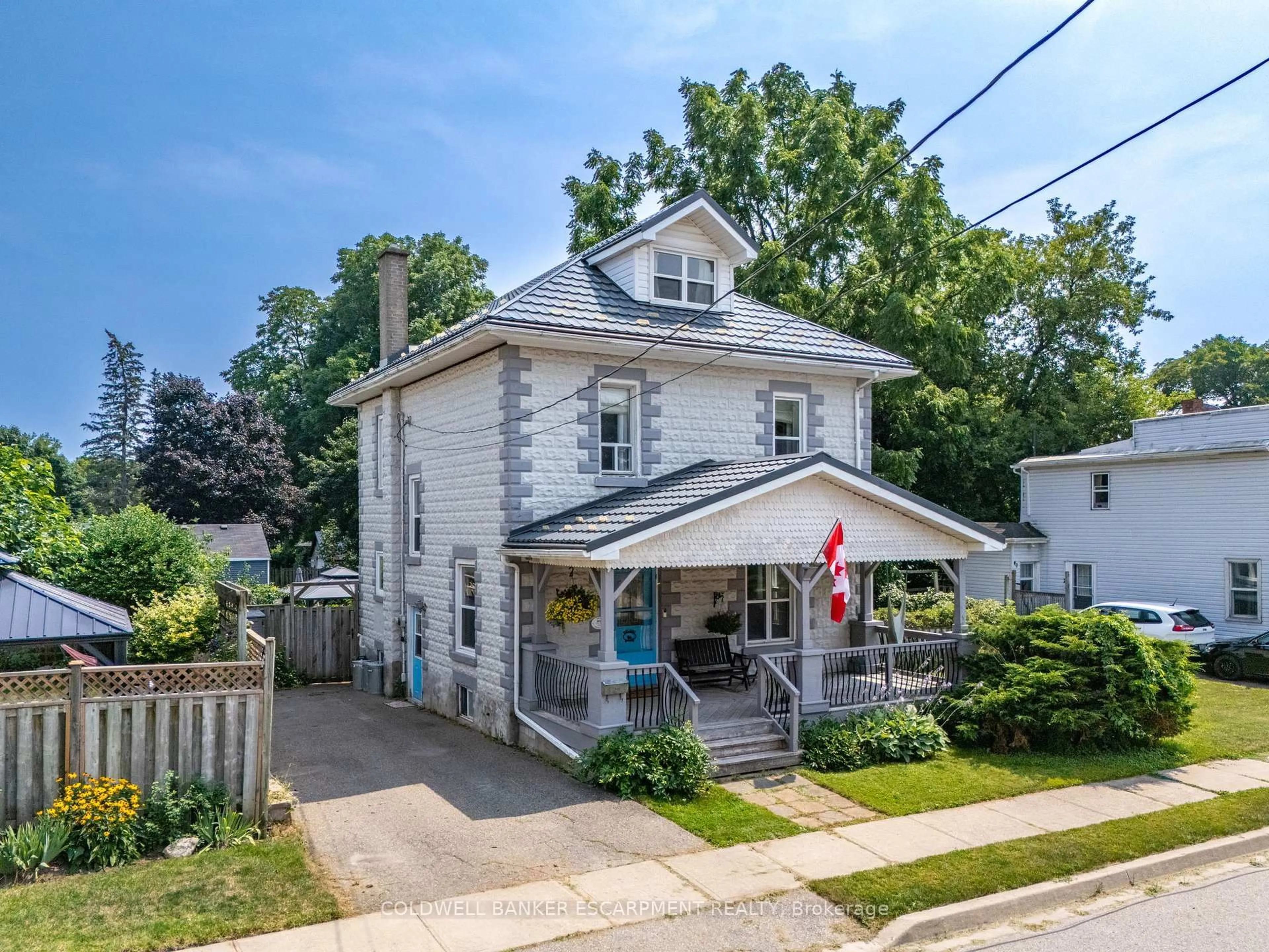 A pic from outside/outdoor area/front of a property/back of a property/a pic from drone, street for 44 Church St, Halton Hills Ontario L7J 1K5