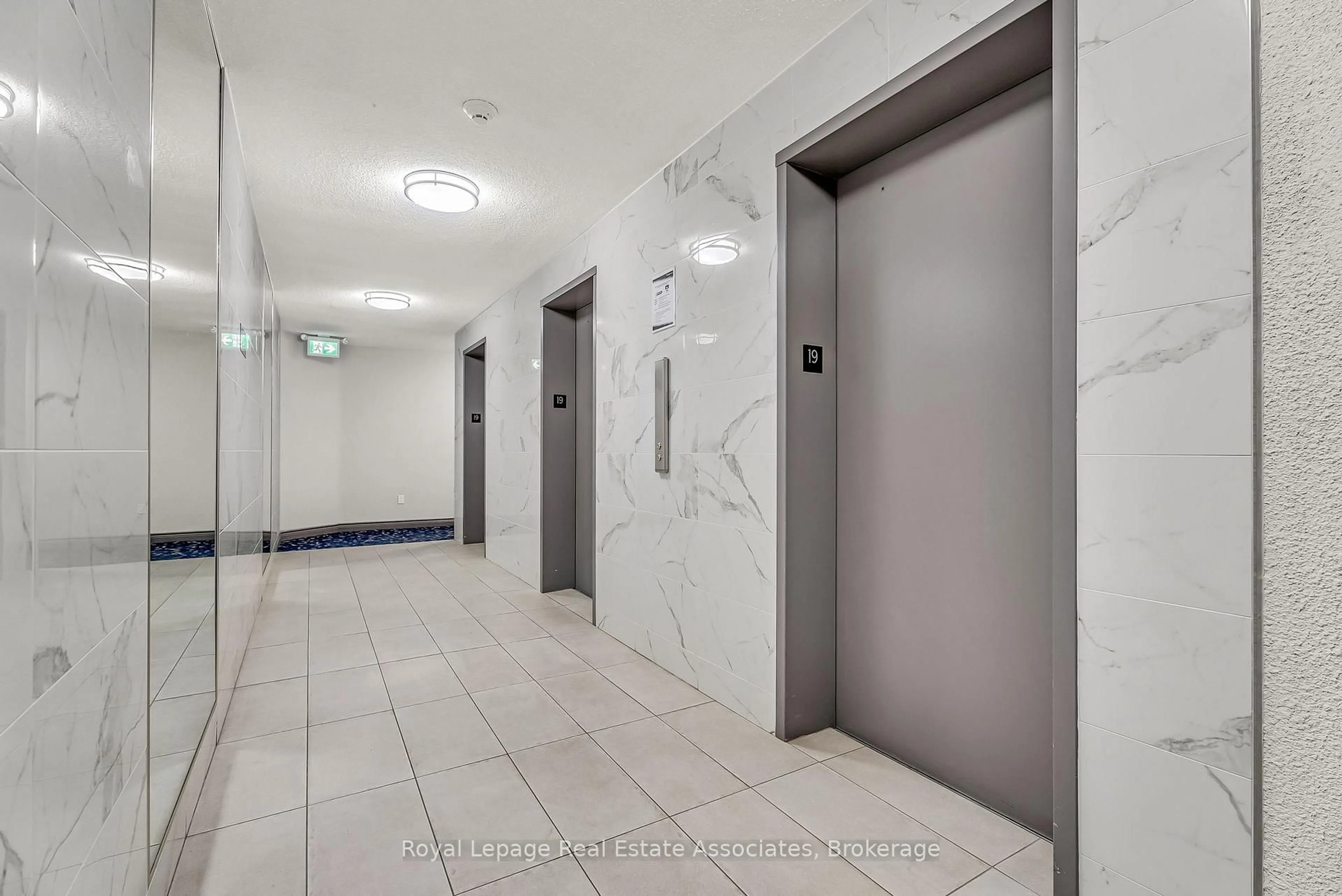 Indoor foyer for 234 Albion Rd #1907, Toronto Ontario M9W 6A5