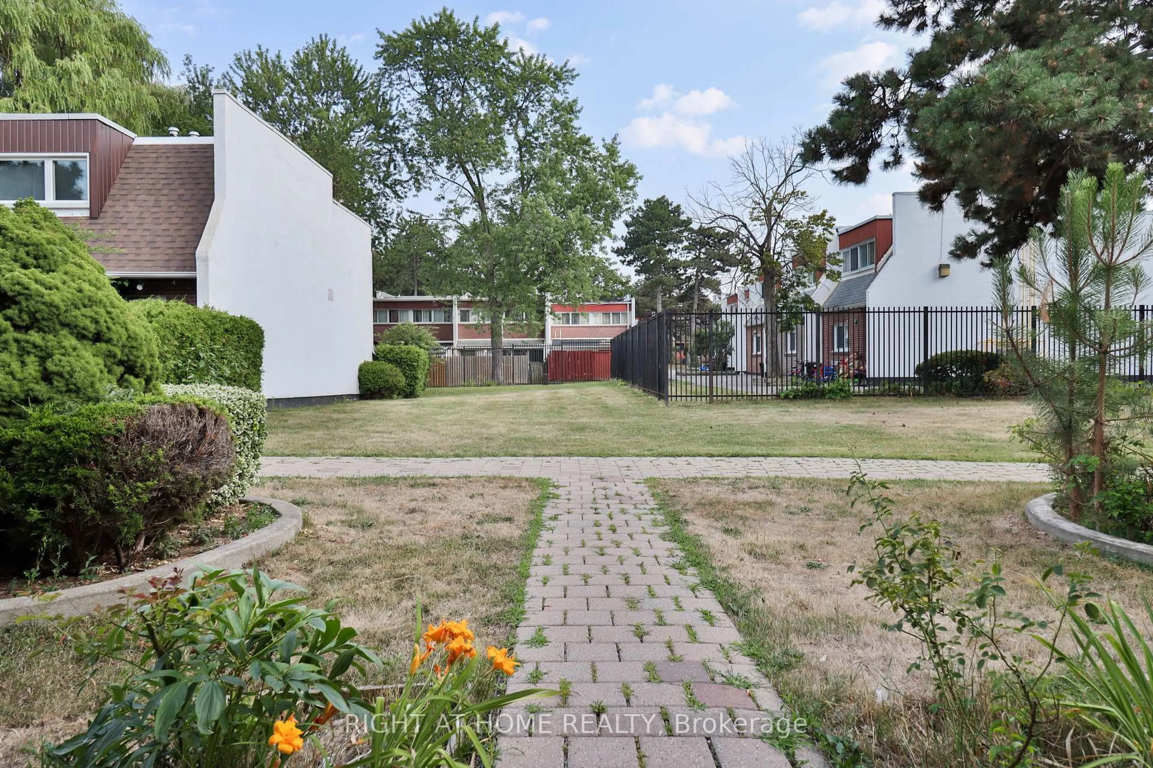 Patio, street for 34 Venetian Cres #144, Toronto Ontario M3N 2L8