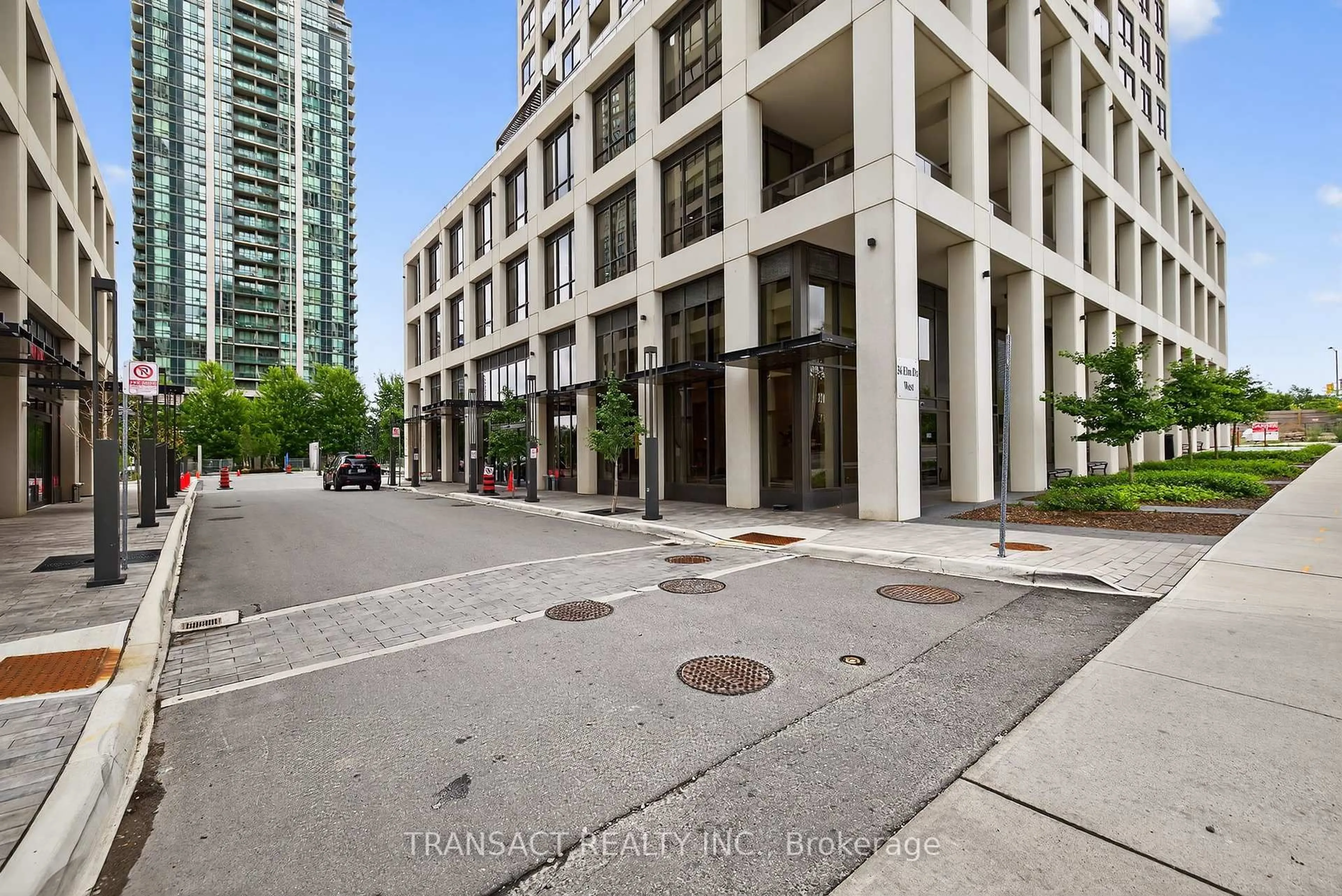 Patio, street for 36 elm Dr #1706, Mississauga Ontario L5B 0N3