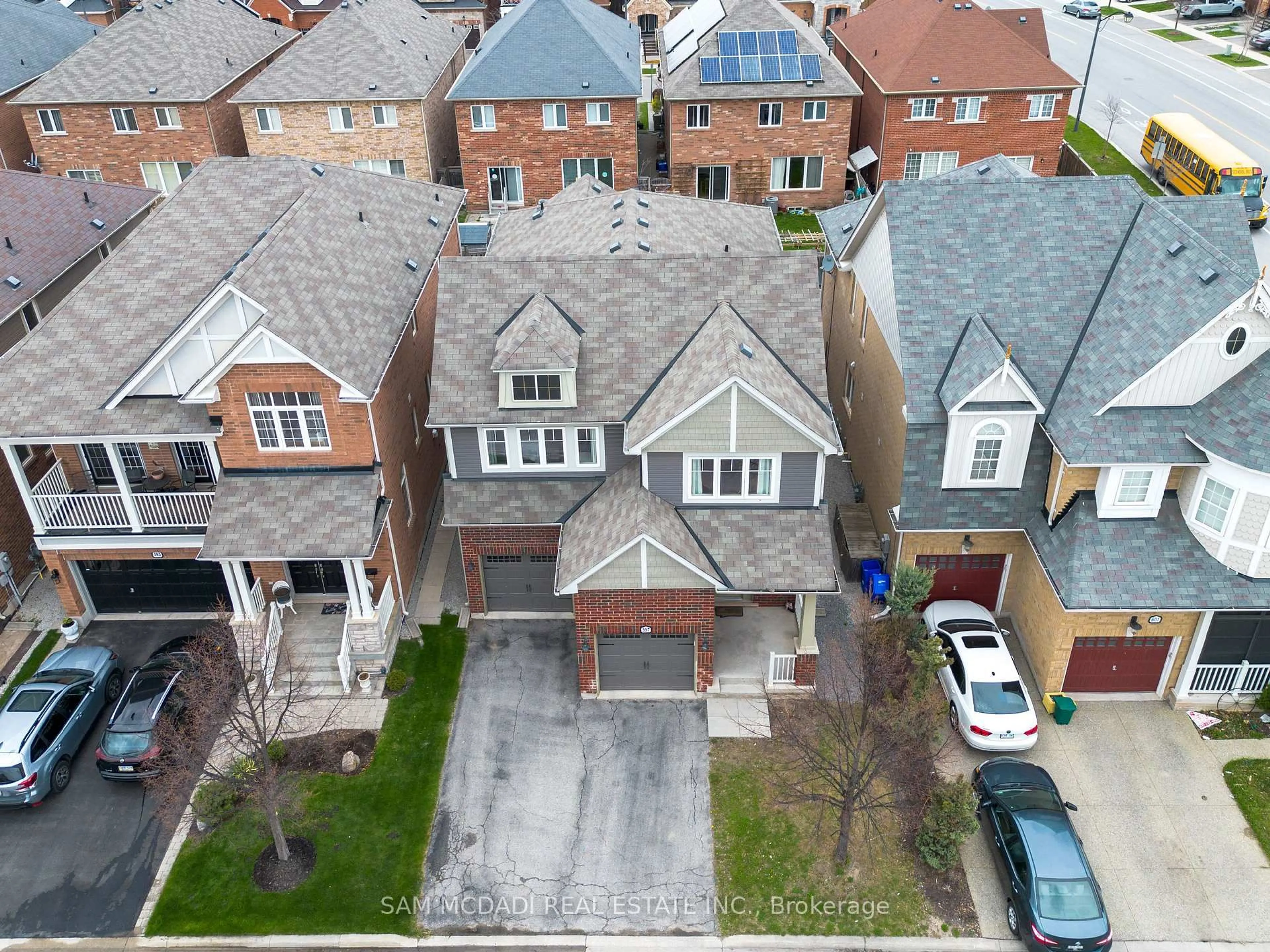 A pic from outside/outdoor area/front of a property/back of a property/a pic from drone, street for 597 Bartleman Terr, Milton Ontario L9T 6Z4