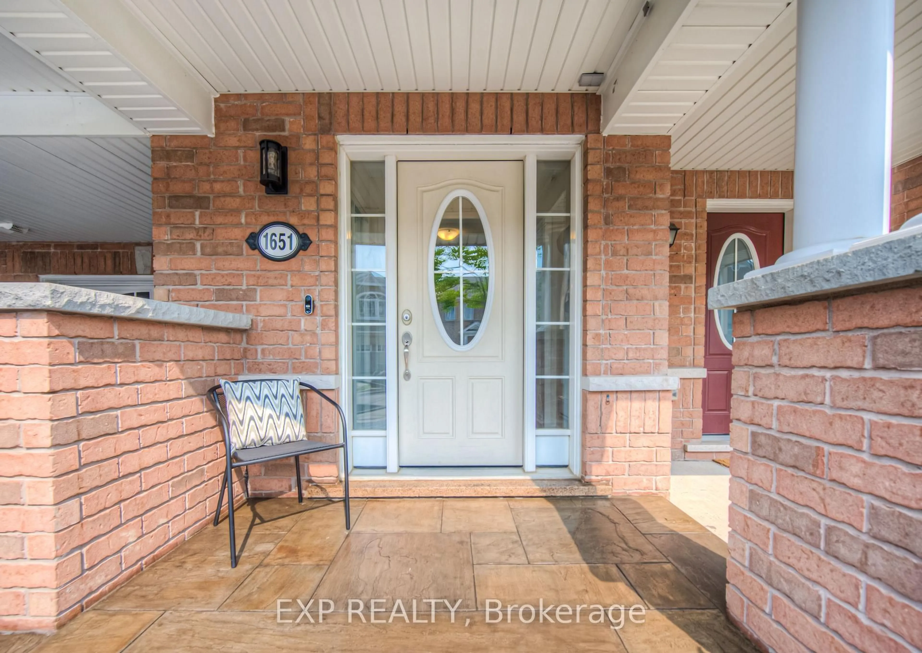 Indoor entryway for 1651 Copeland Circ, Milton Ontario L9T 8X8
