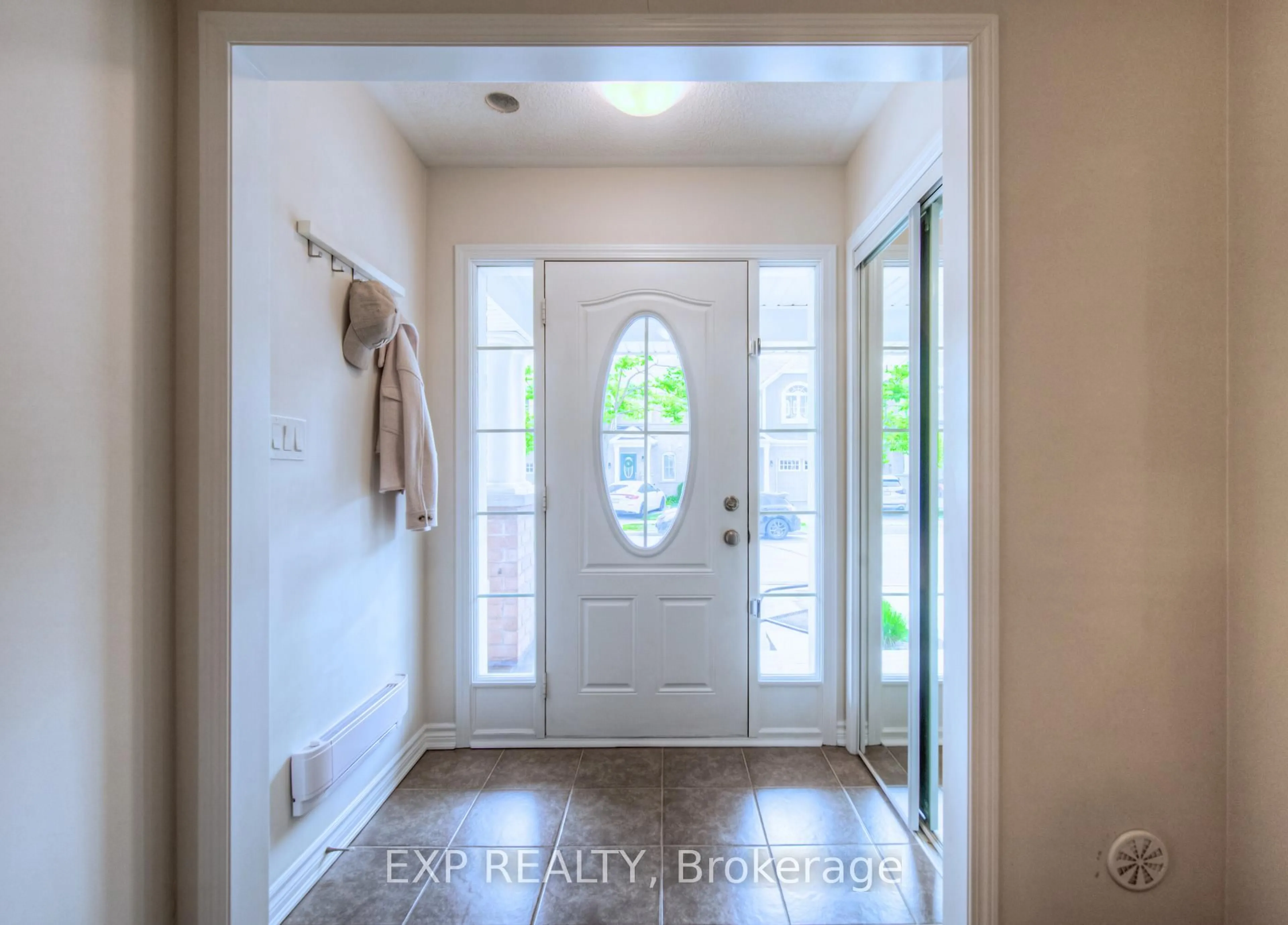 Indoor entryway for 1651 Copeland Circ, Milton Ontario L9T 8X8