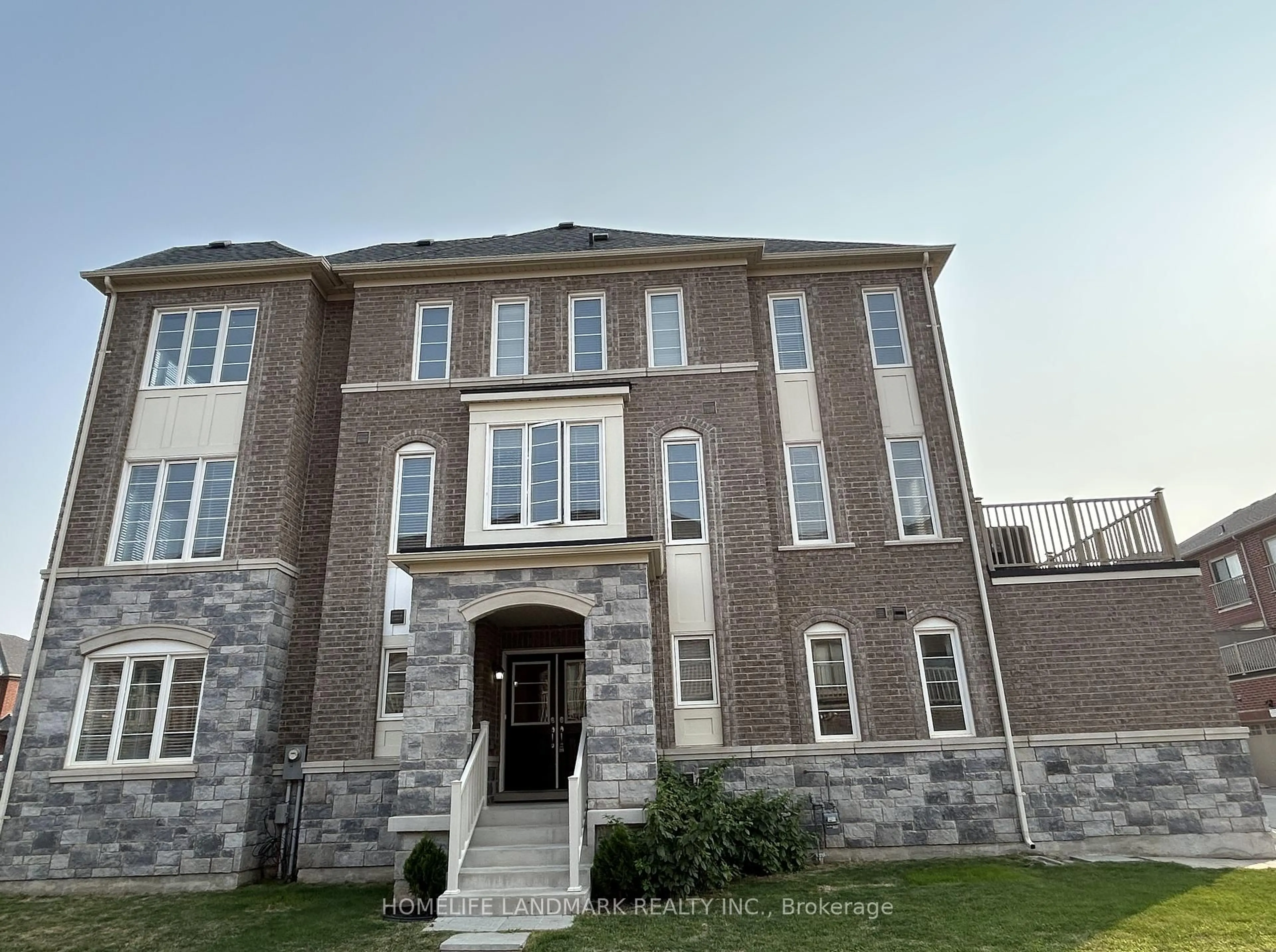 Home with brick exterior material, building for 3 Temple Manor Rd, Brampton Ontario L6Y 6C5