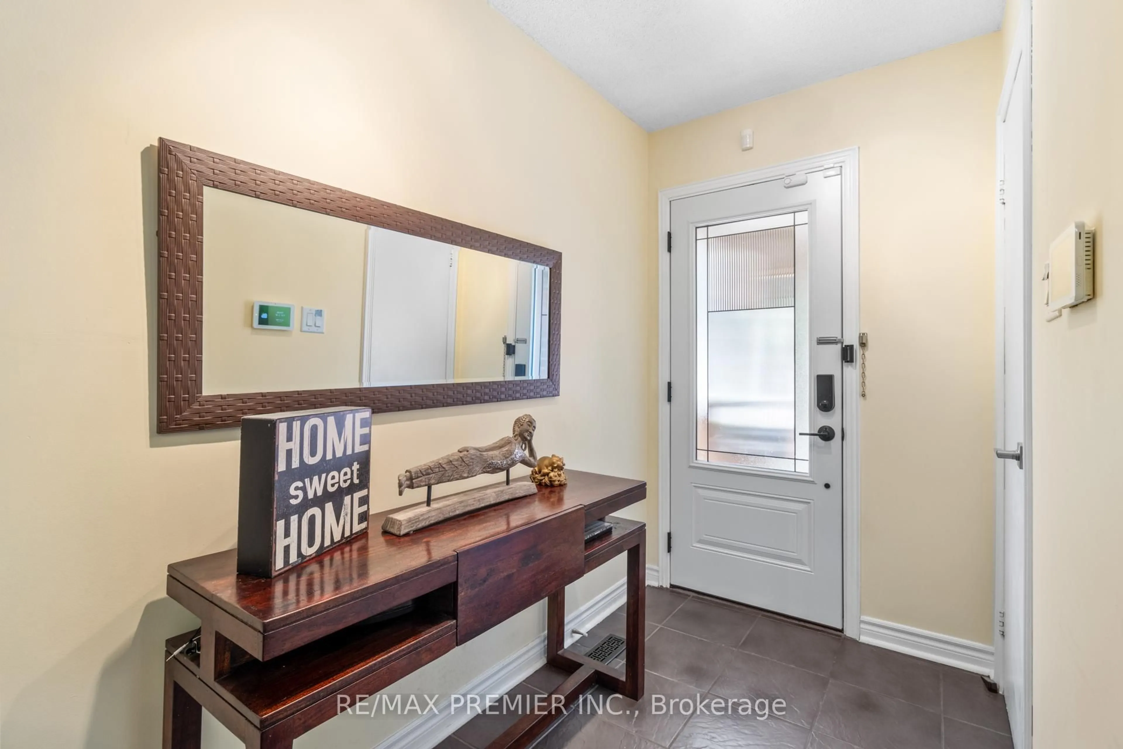 Indoor entryway for 26 Ecclestone Dr, Brampton Ontario L6X 3N7
