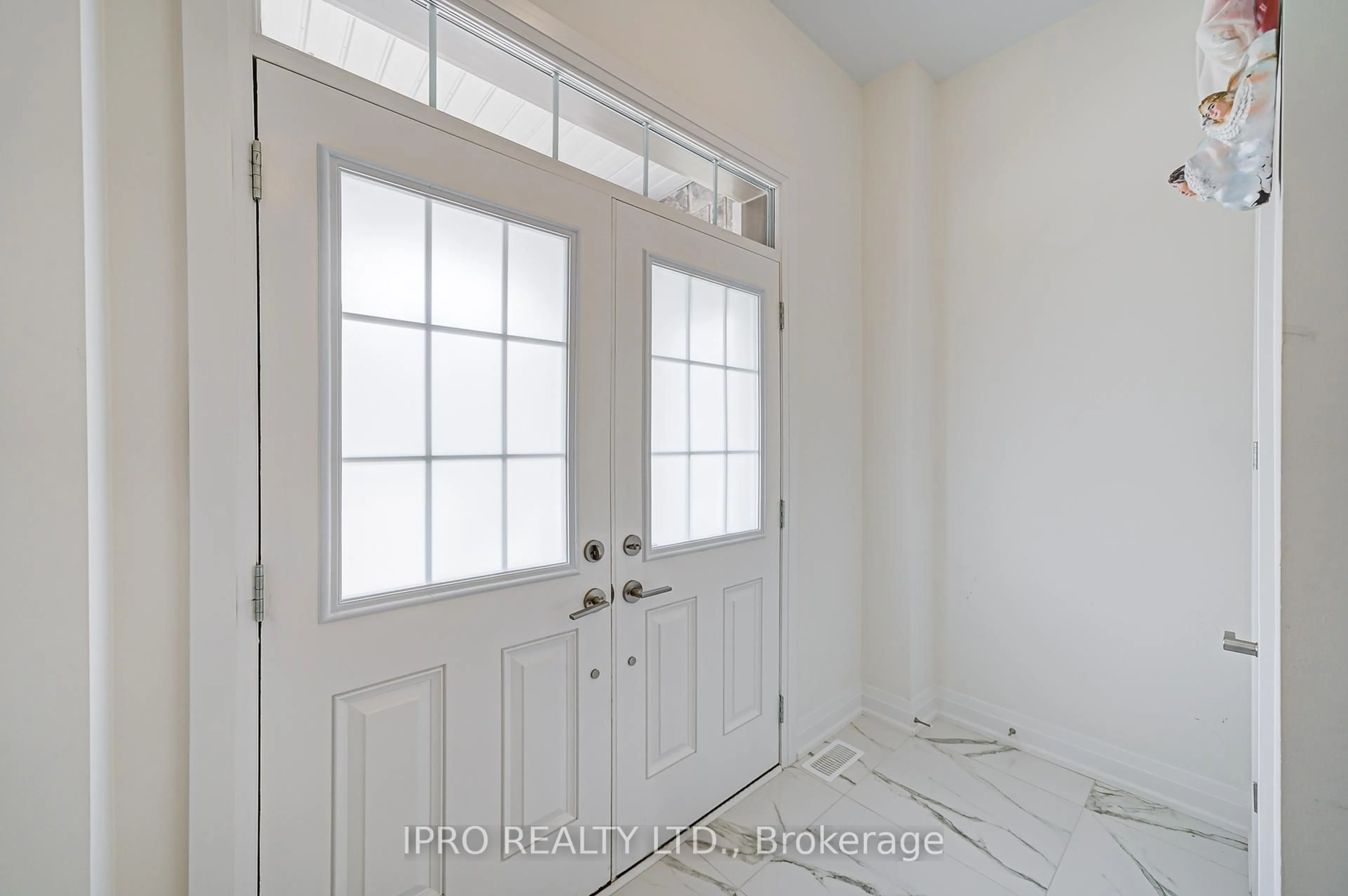 Indoor entryway for 446 Thornborrow Crt, Milton Ontario L9T 1T4