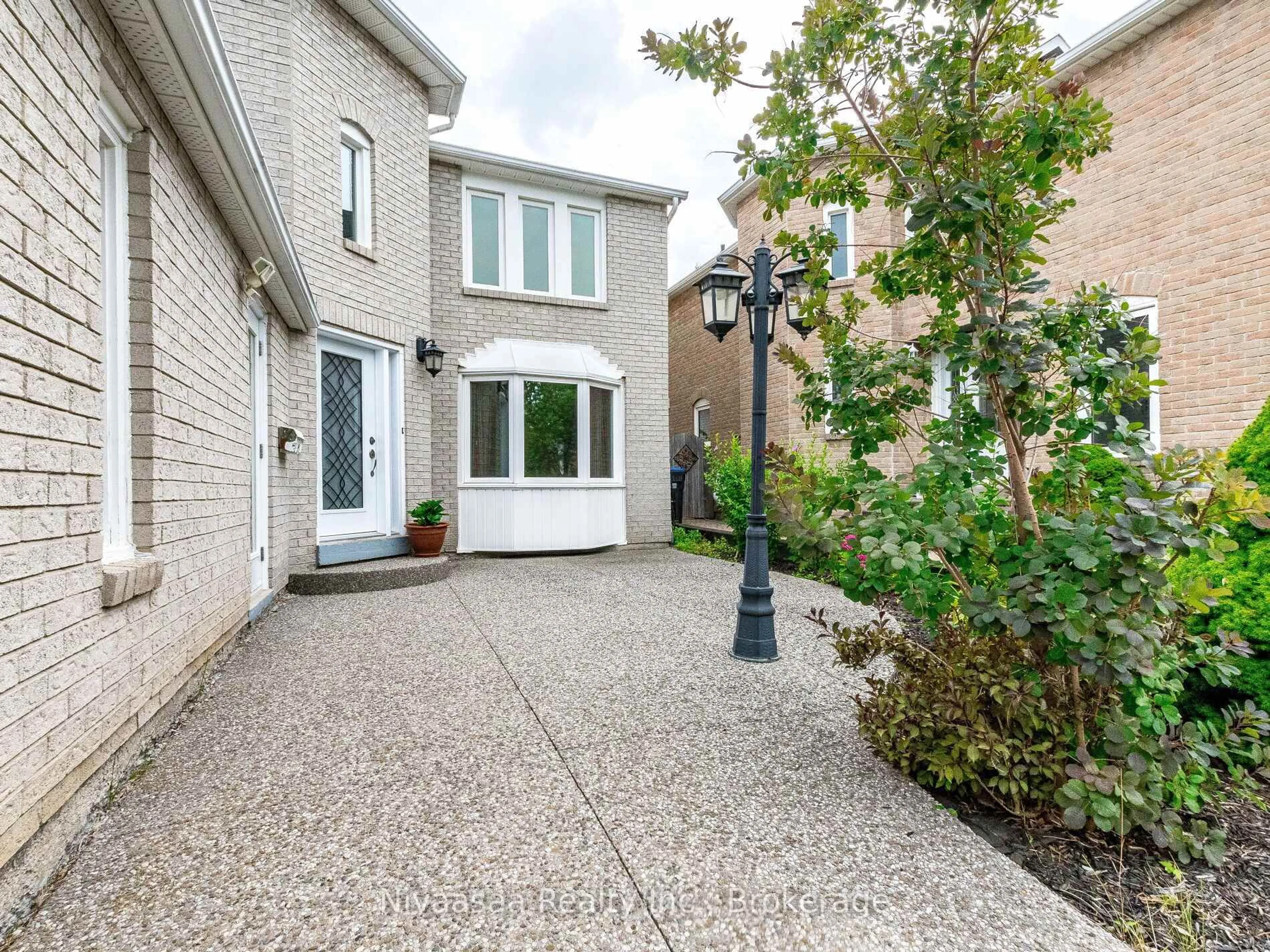 Patio, street for 7209 Danton Prom, Mississauga Ontario L5N 5C5