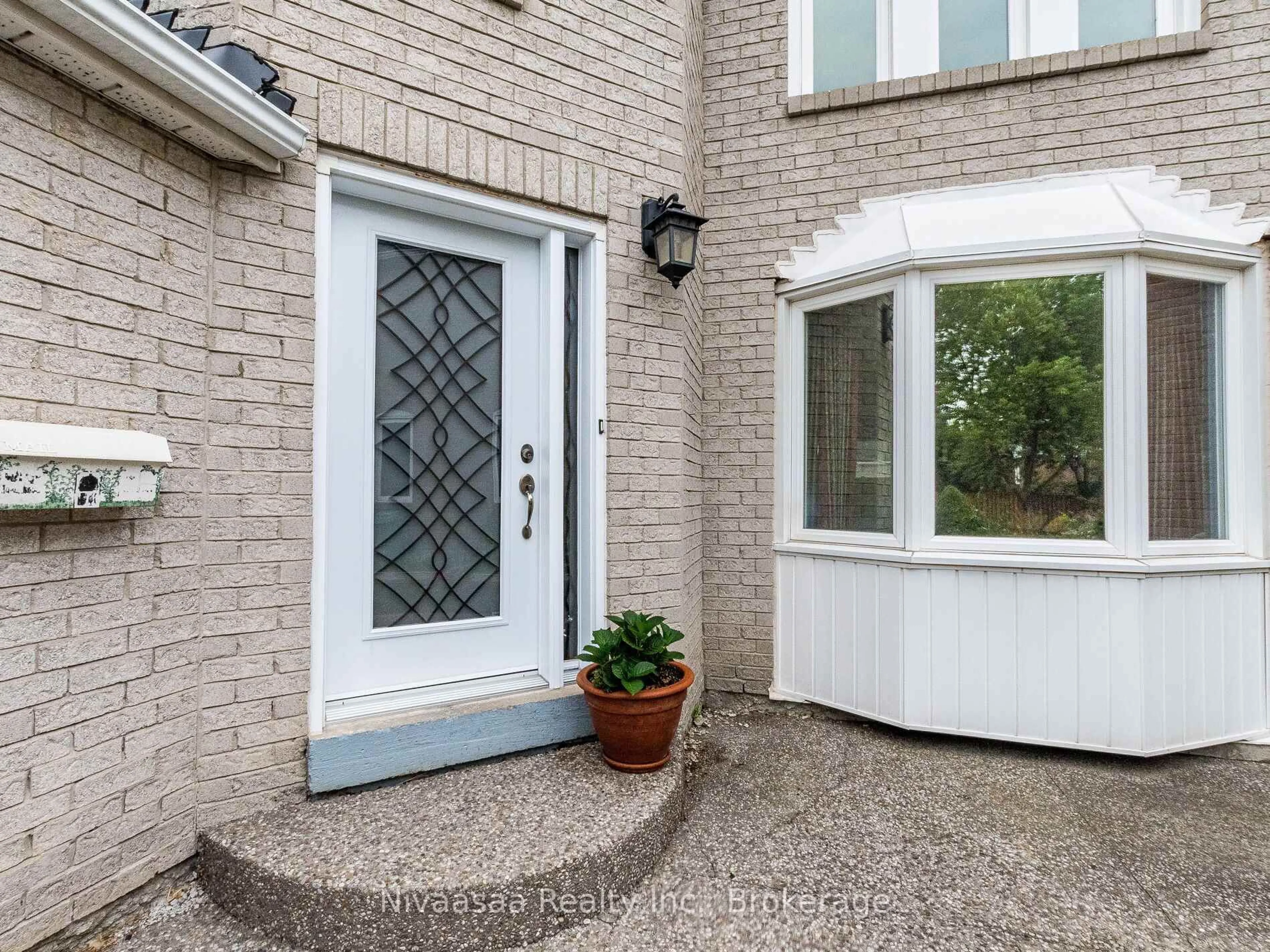 Indoor entryway for 7209 Danton Prom, Mississauga Ontario L5N 5C5
