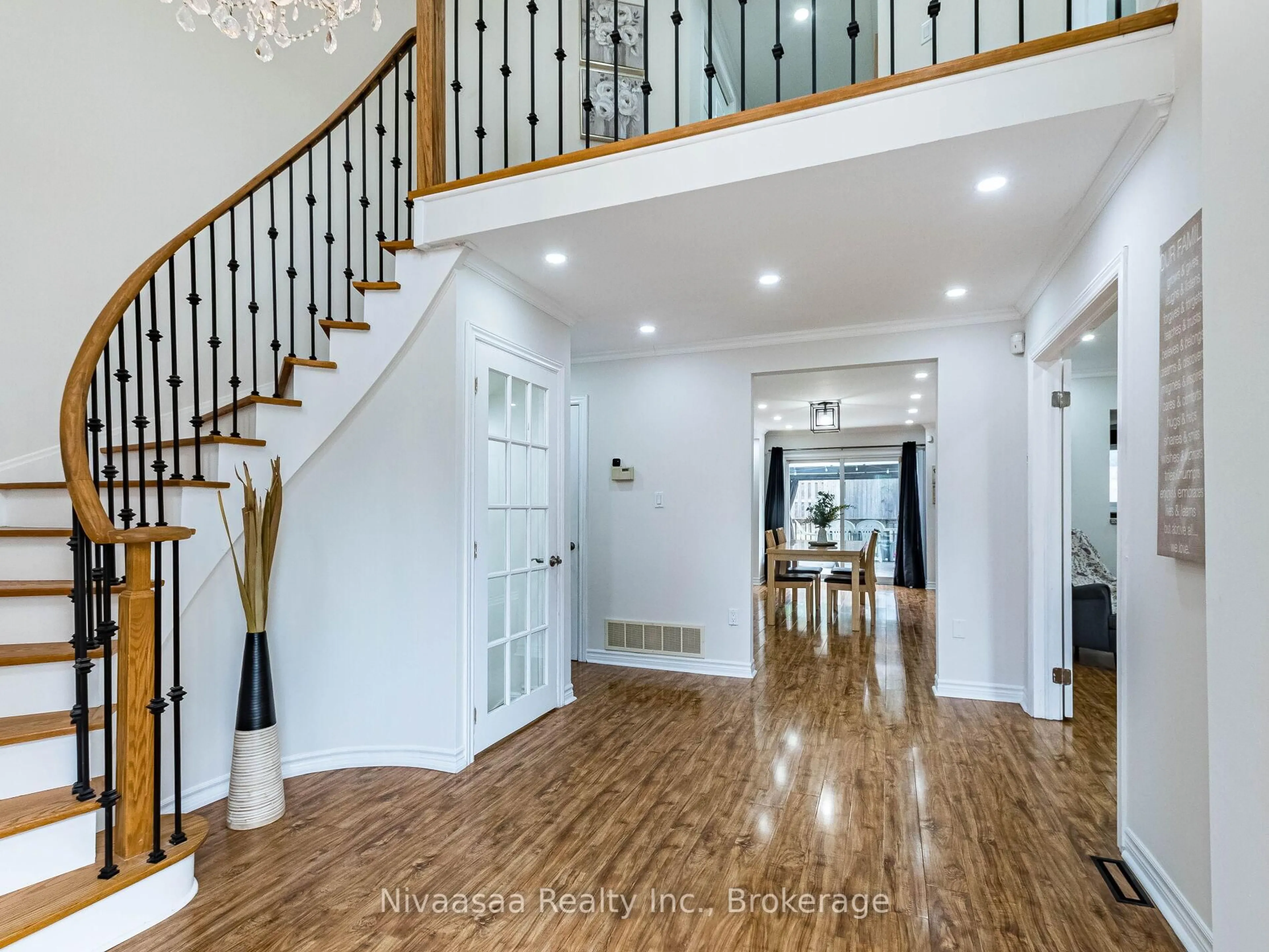 Indoor entryway for 7209 Danton Prom, Mississauga Ontario L5N 5C5