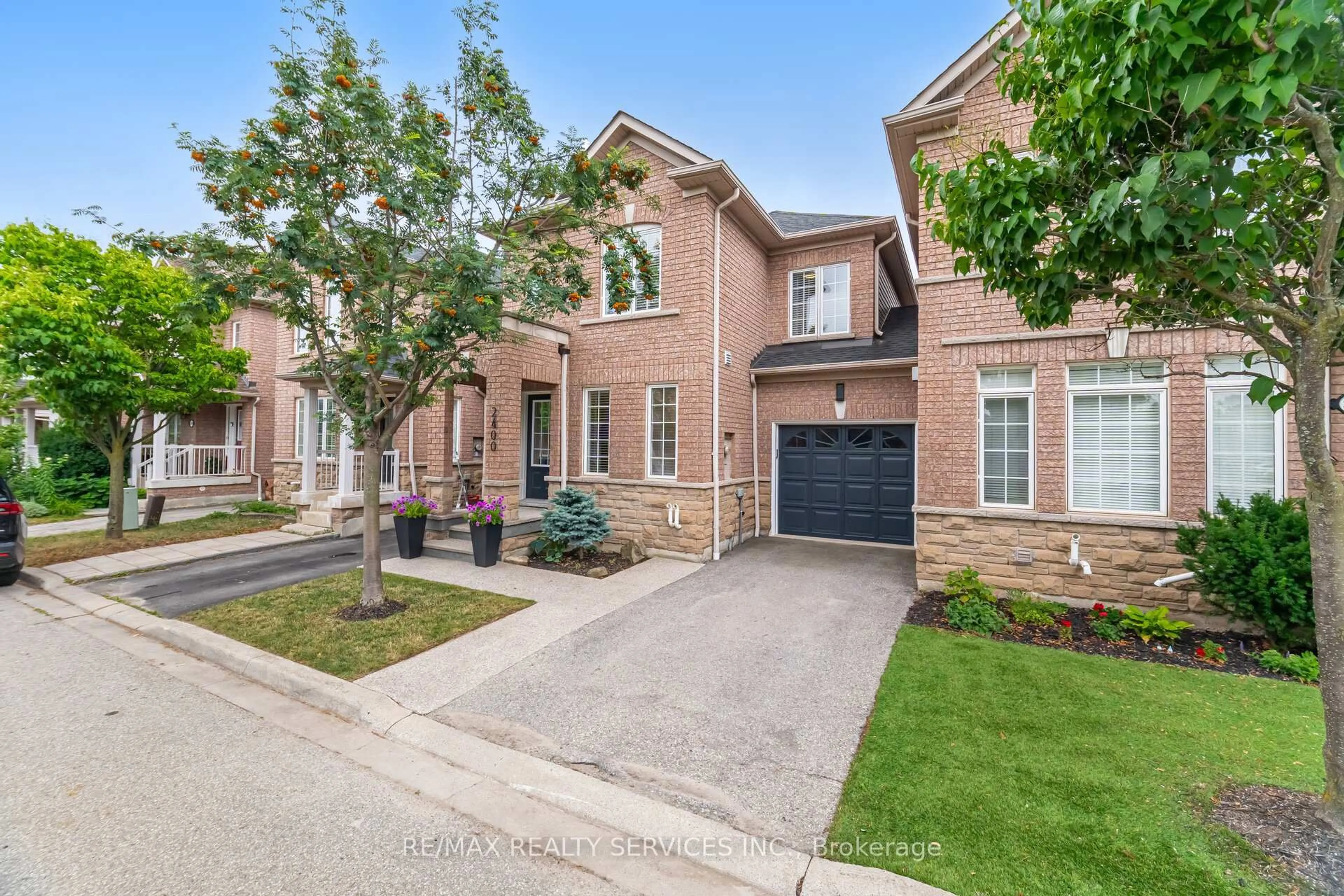 Home with brick exterior material, street for 2400 Curtis Rd, Burlington Ontario L7L 7M5