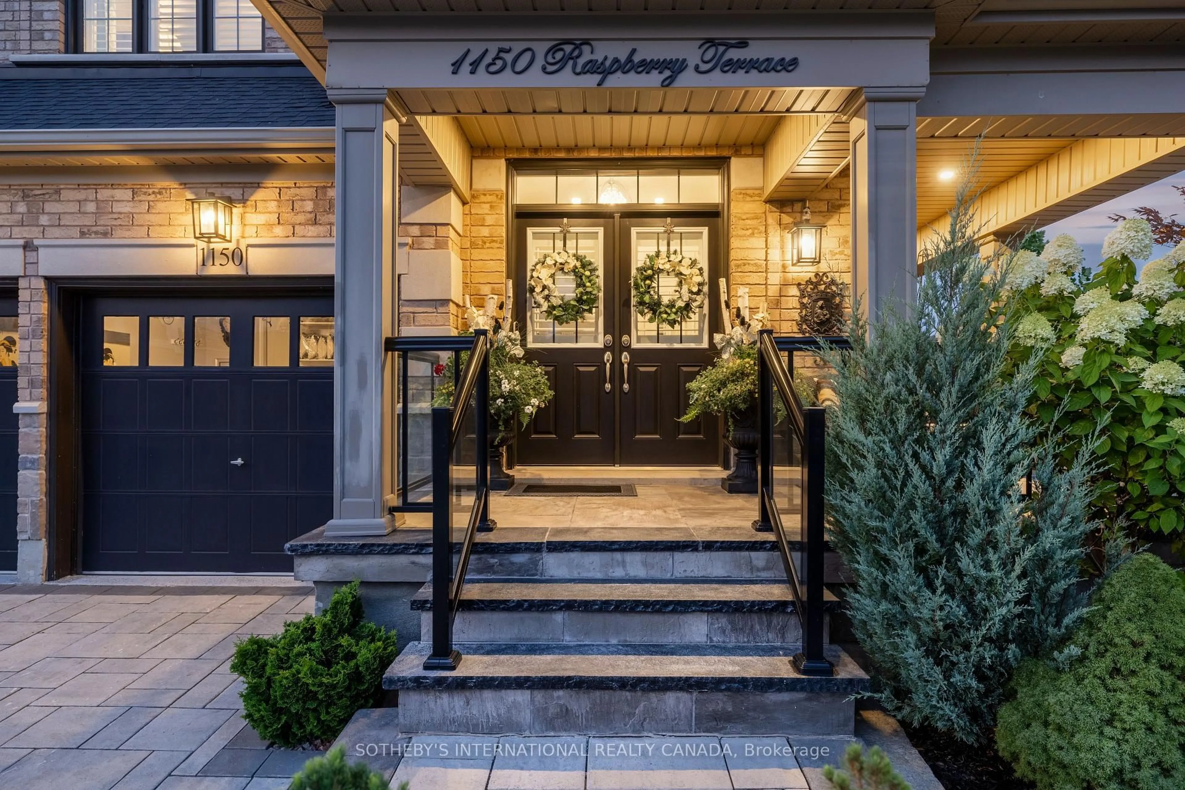 Indoor entryway for 1150 Raspberry Terr, Milton Ontario L9E 1K3
