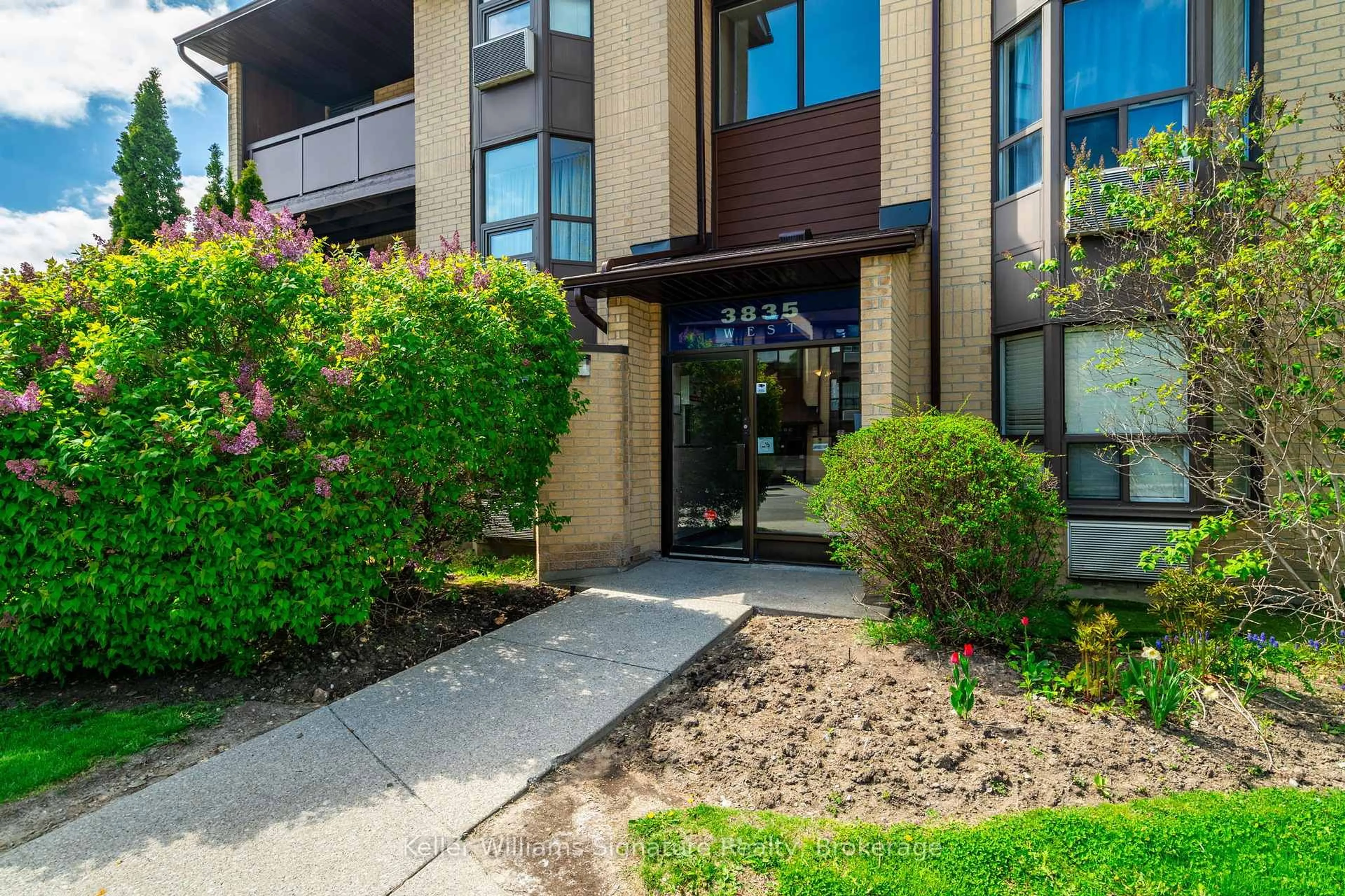 Unknown for 3835 Lake Shore Blvd #305, Toronto Ontario M8W 1R2