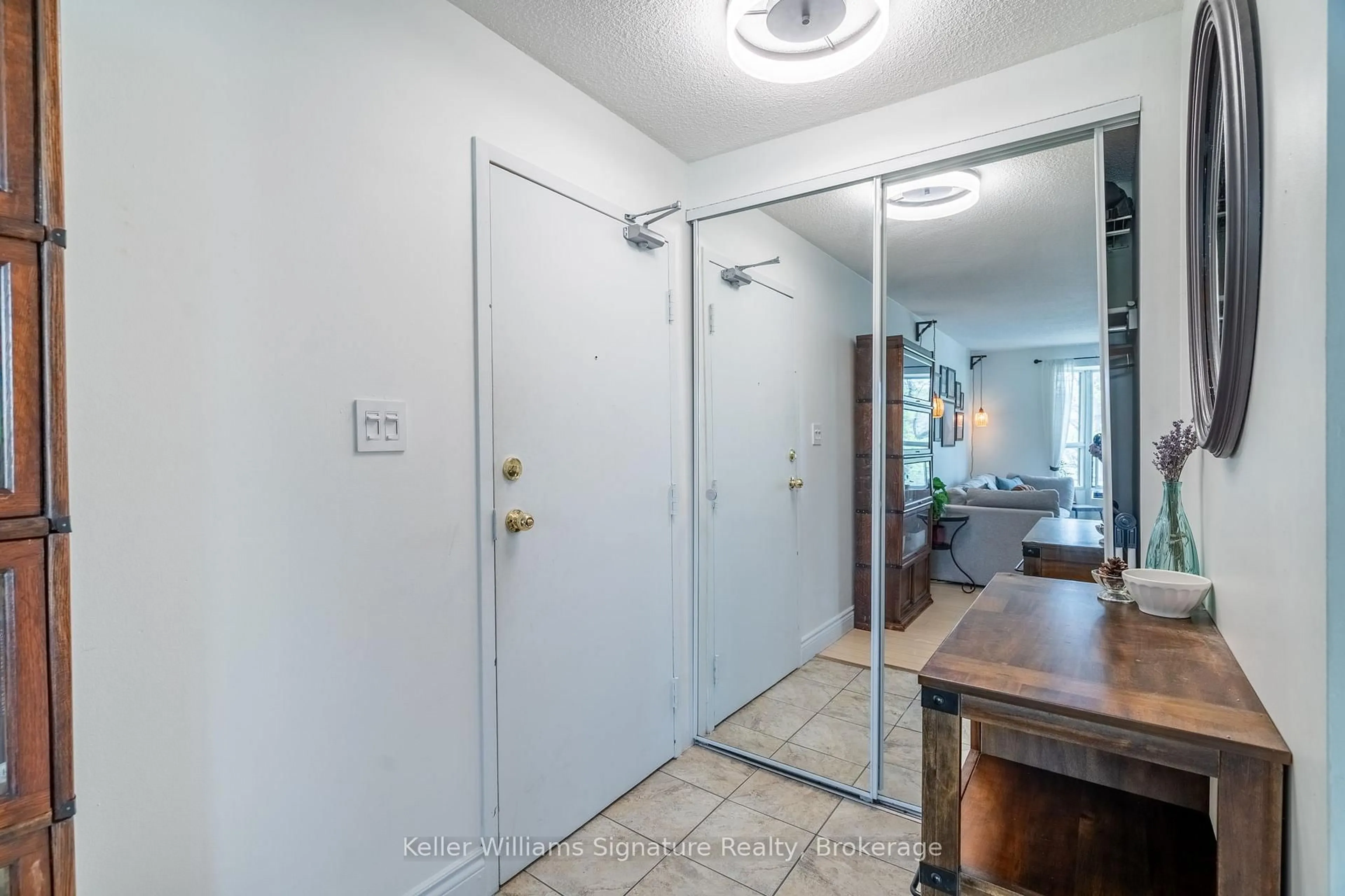 Indoor entryway for 3835 Lake Shore Blvd #305, Toronto Ontario M8W 1R2