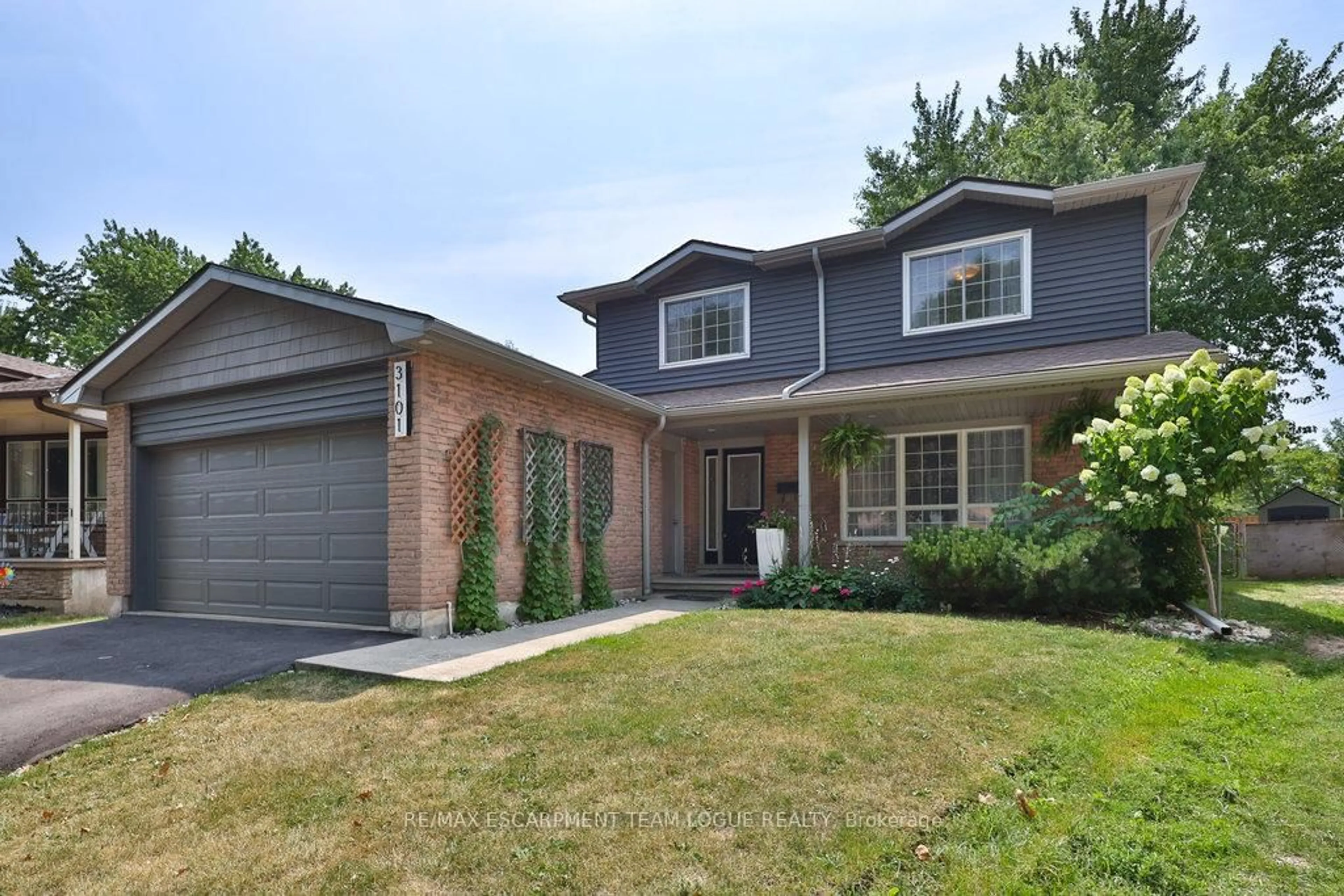 Home with brick exterior material, street for 3101 BENTWORTH Dr, Burlington Ontario L7M 1V9