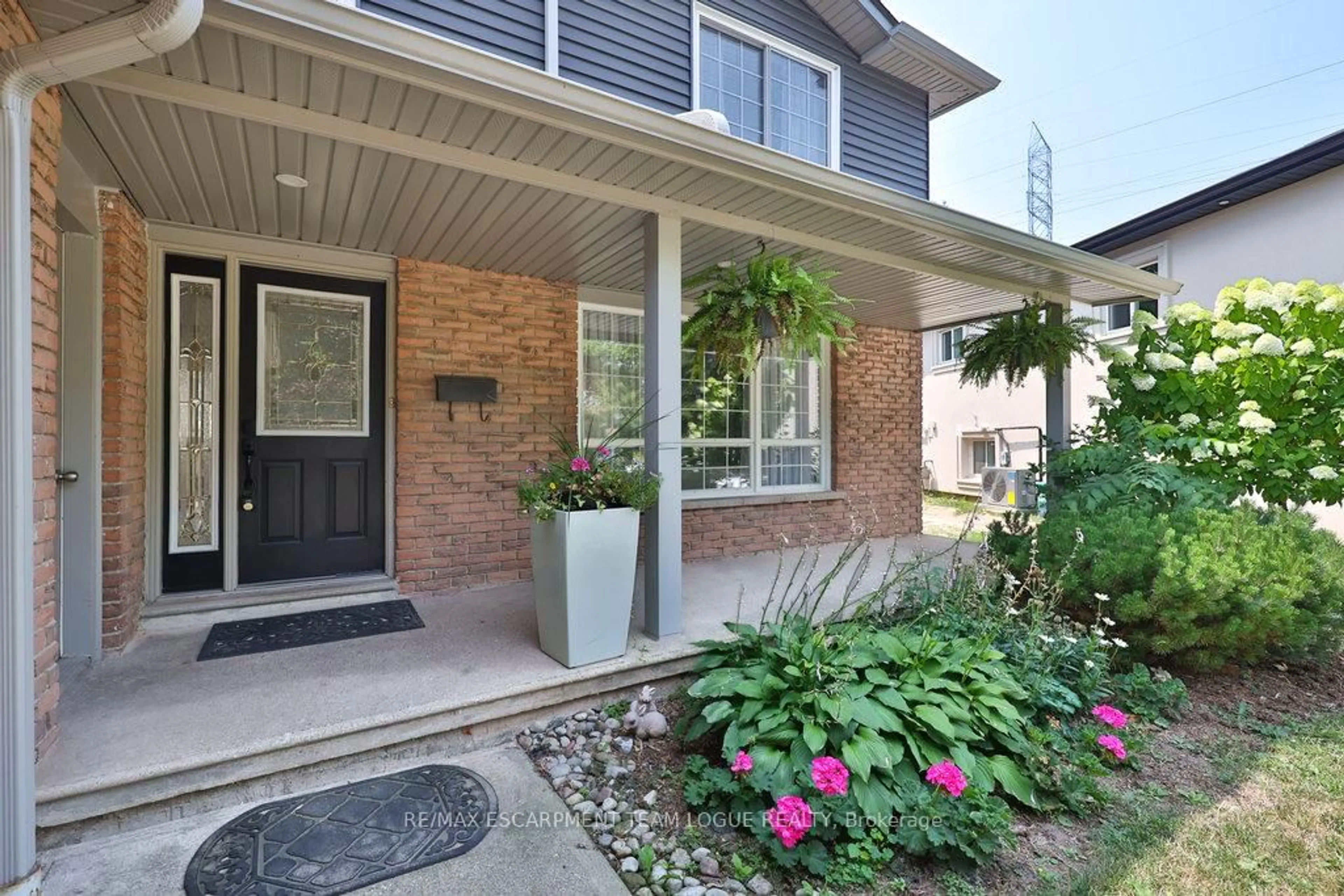 Home with brick exterior material, street for 3101 BENTWORTH Dr, Burlington Ontario L7M 1V9