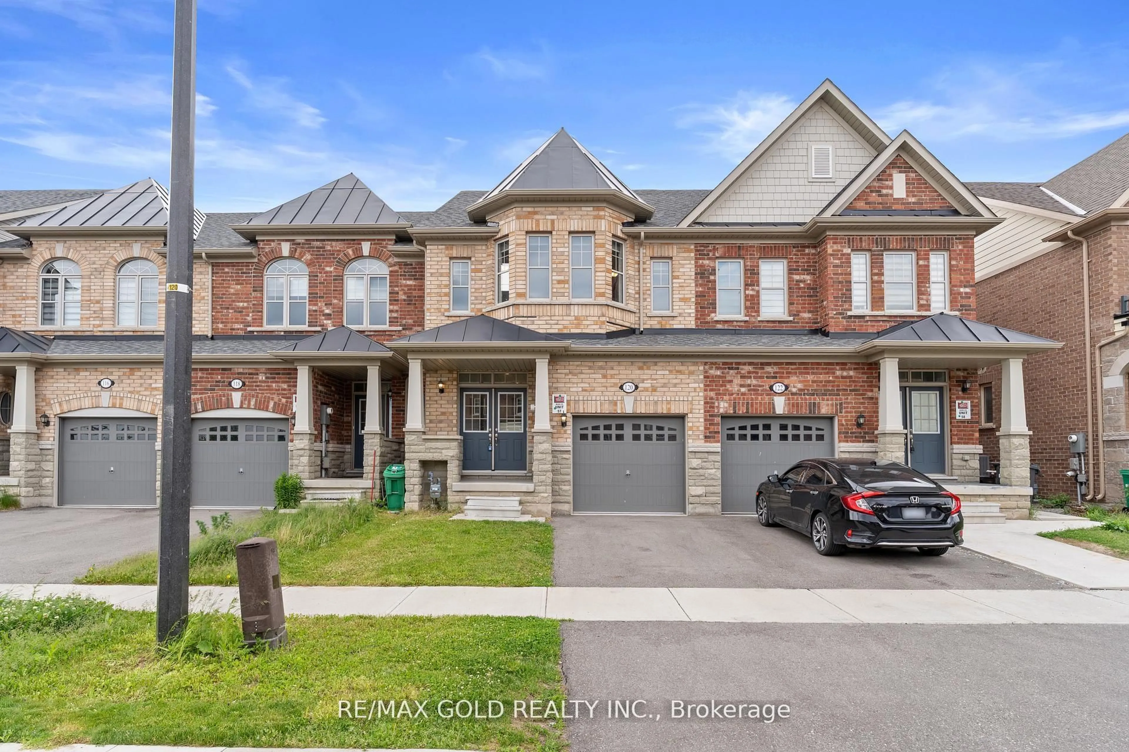 Home with brick exterior material, street for 120 Finegan Circ, Brampton Ontario L7A 0B7