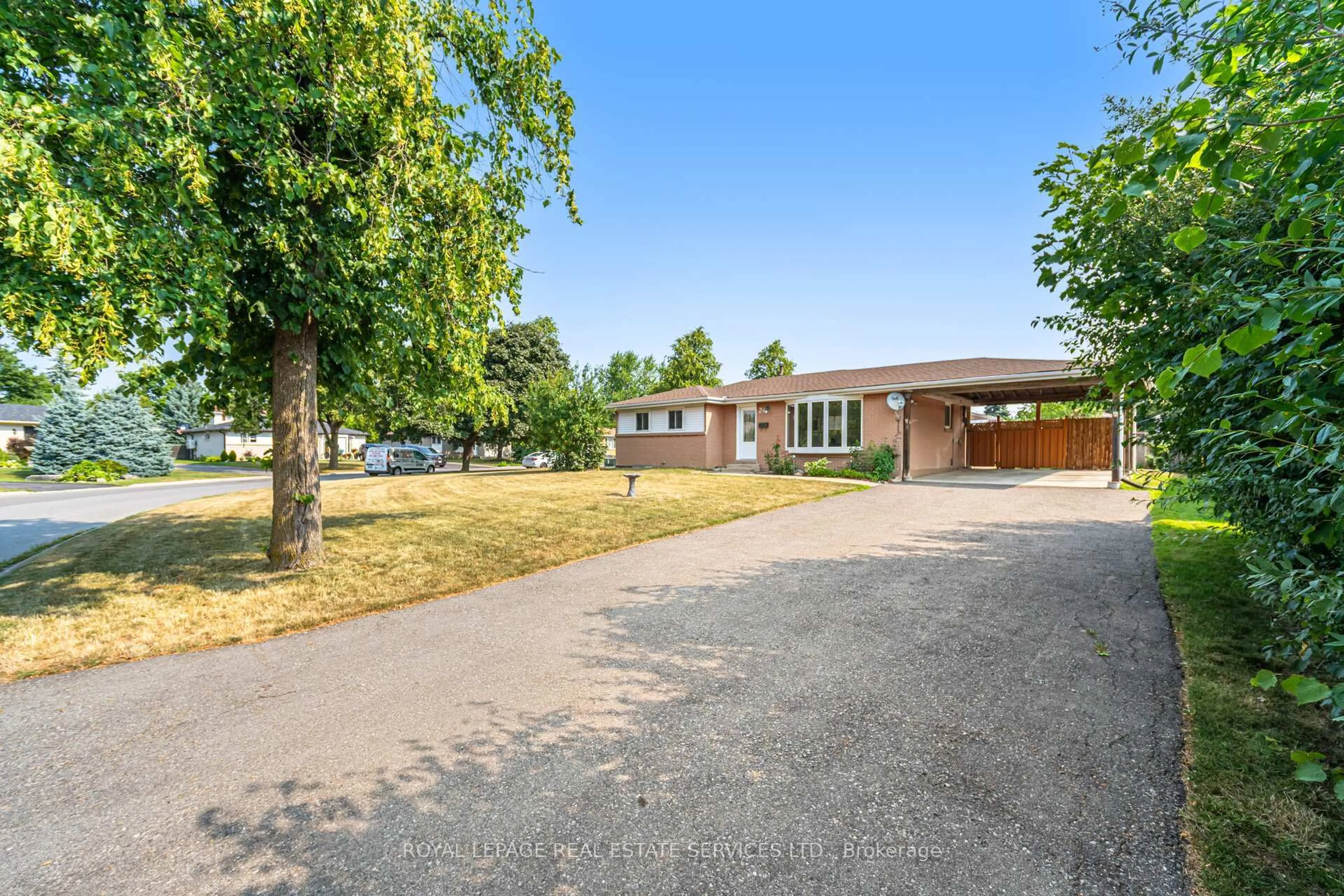 A pic from outside/outdoor area/front of a property/back of a property/a pic from drone, street for 24 Belmont Dr, Brampton Ontario L6T 2K3