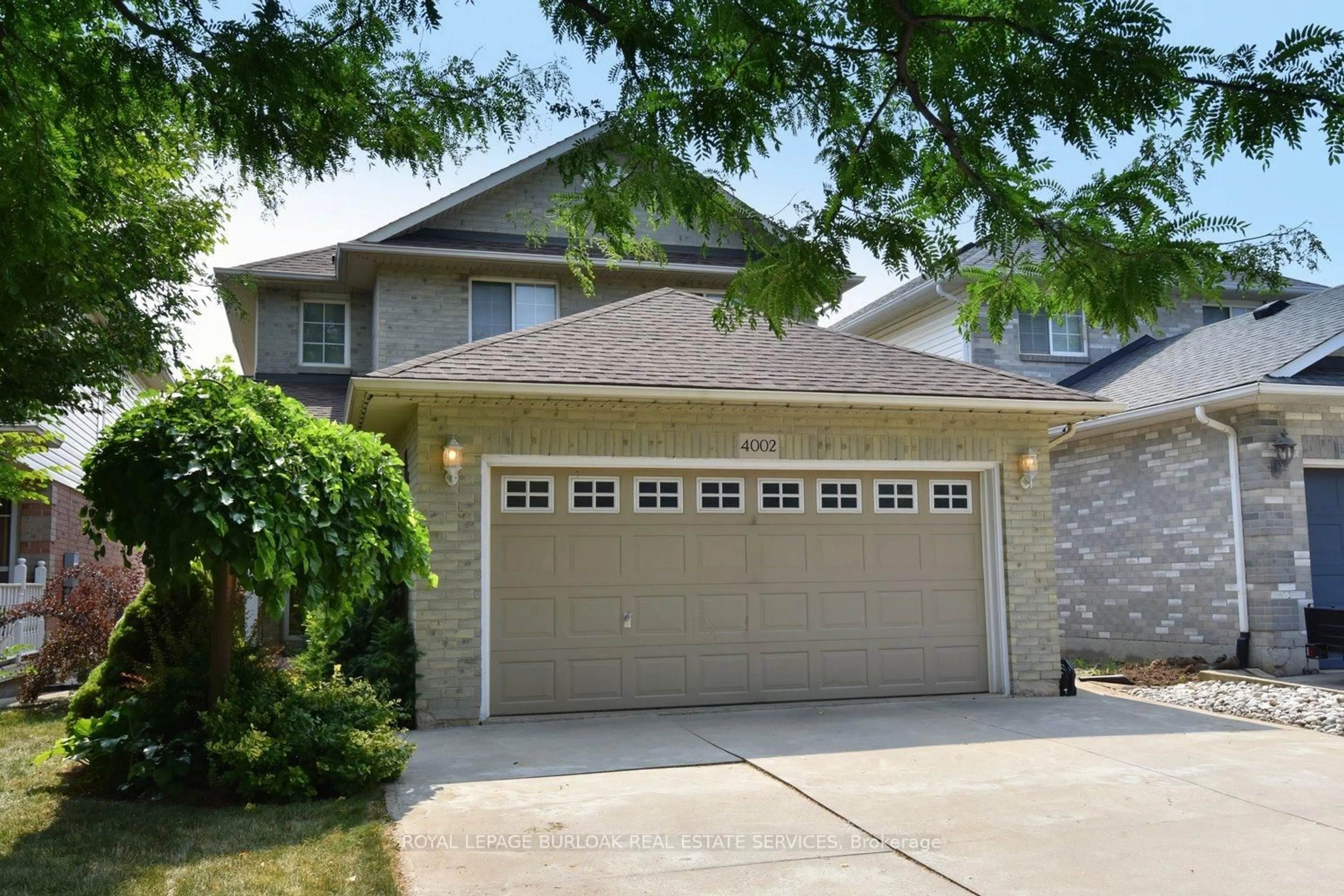 Home with vinyl exterior material, street for 4002 Jarvis Cres, Burlington Ontario L7M 4K1