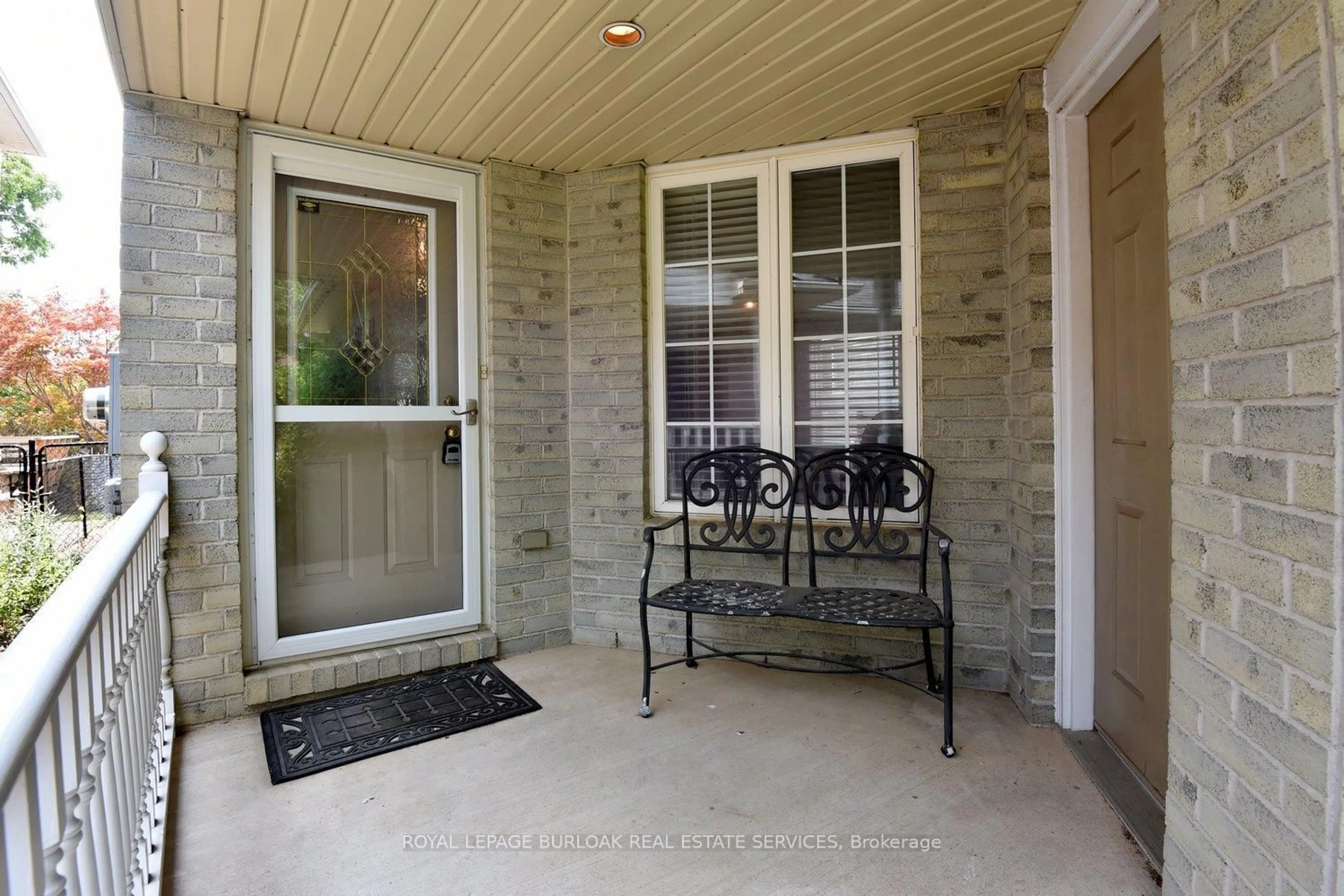Indoor entryway for 4002 Jarvis Cres, Burlington Ontario L7M 4K1