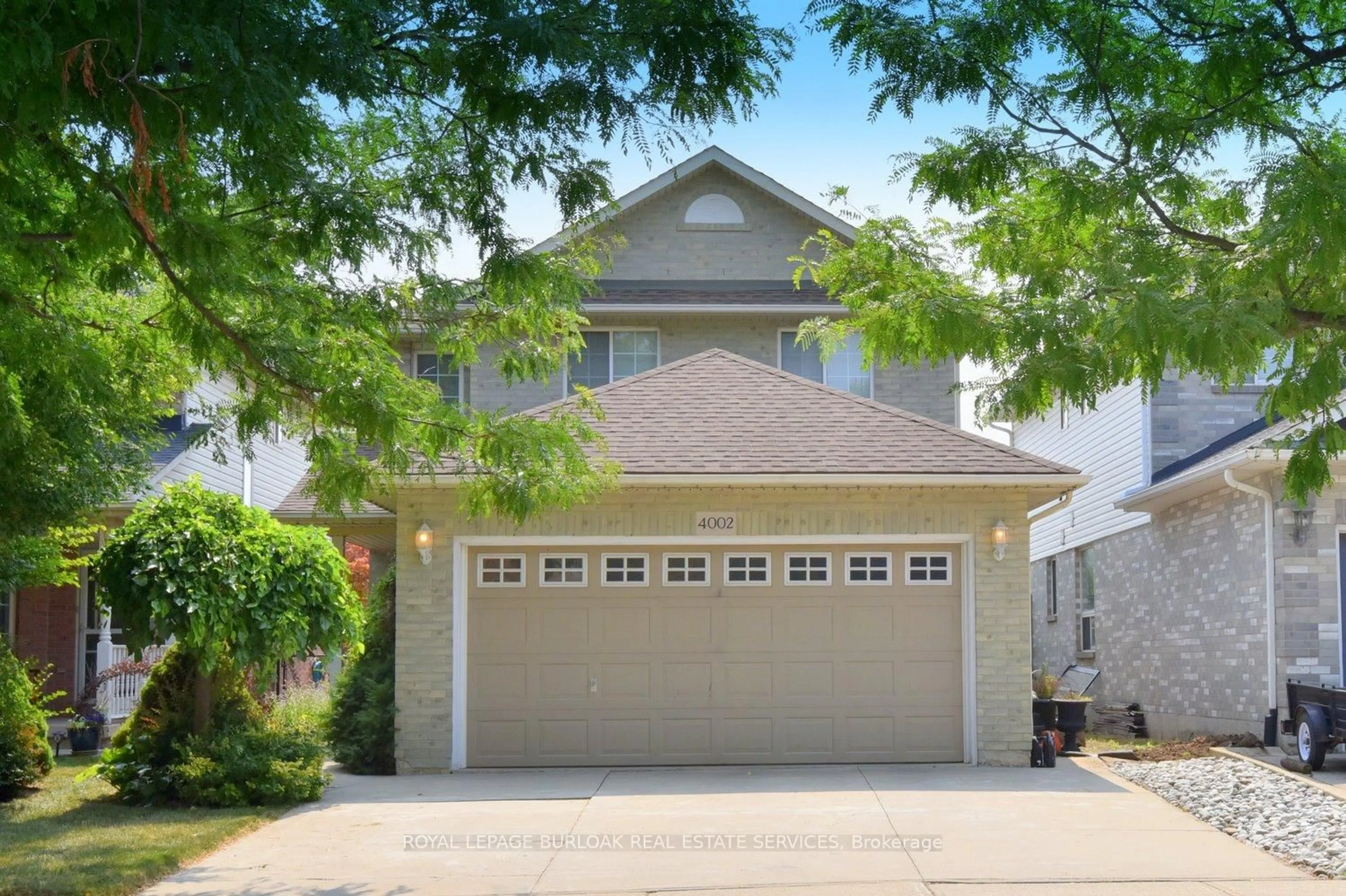 Home with vinyl exterior material, street for 4002 Jarvis Cres, Burlington Ontario L7M 4K1