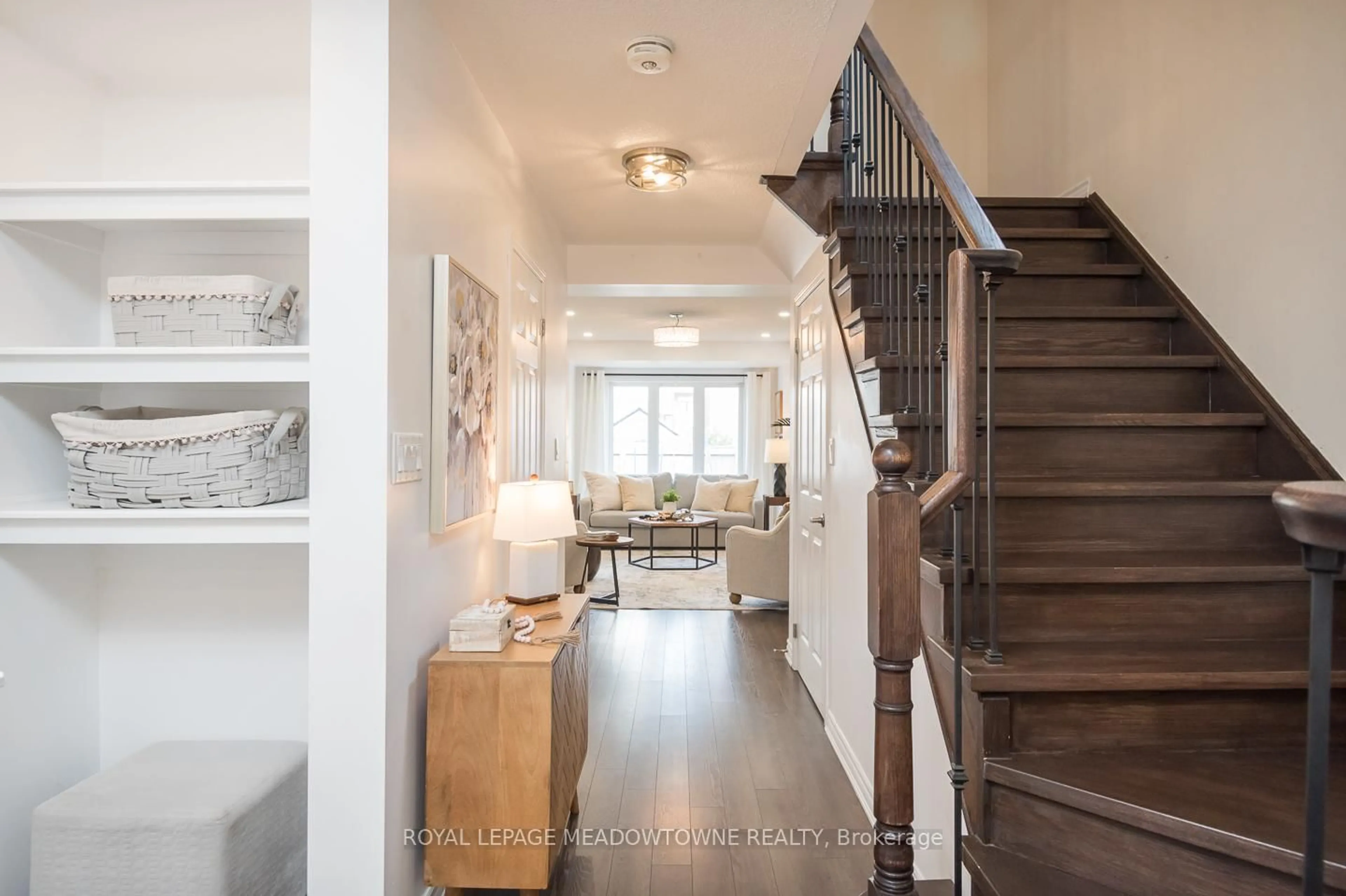 Indoor entryway for 335 Gooding Cres, Milton Ontario L9E 0A5