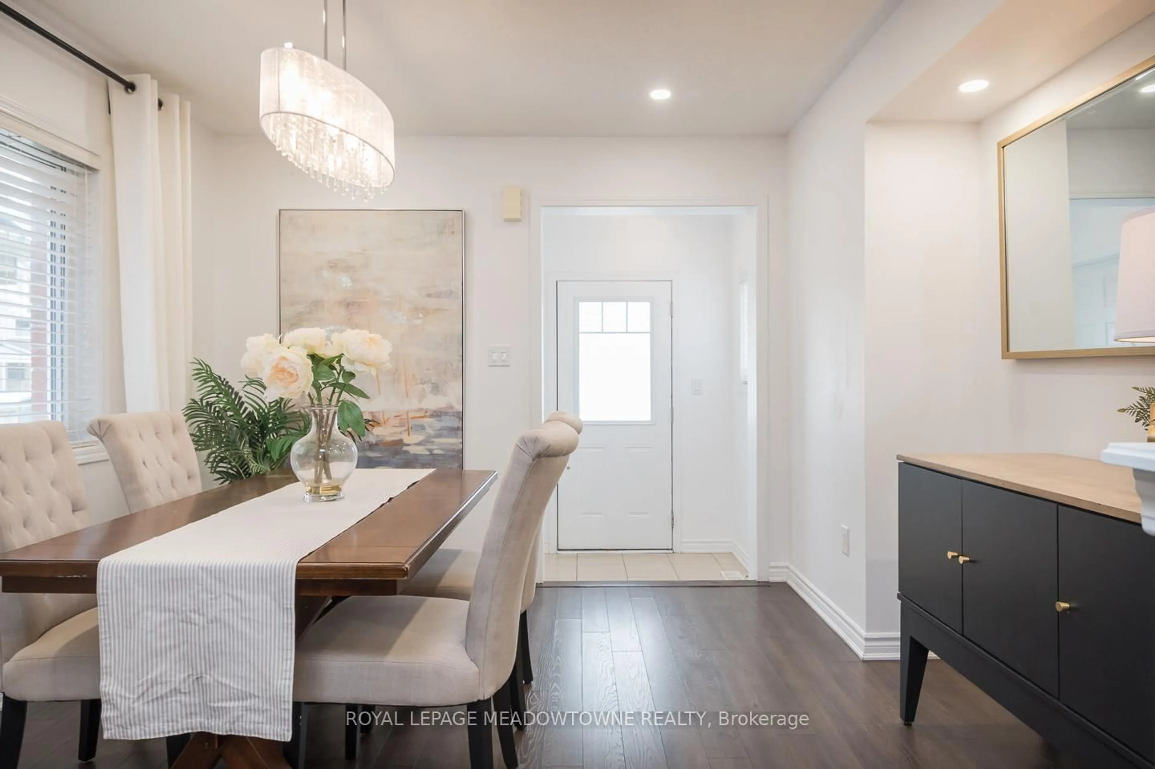 Dining room, unknown for 335 Gooding Cres, Milton Ontario L9E 0A5
