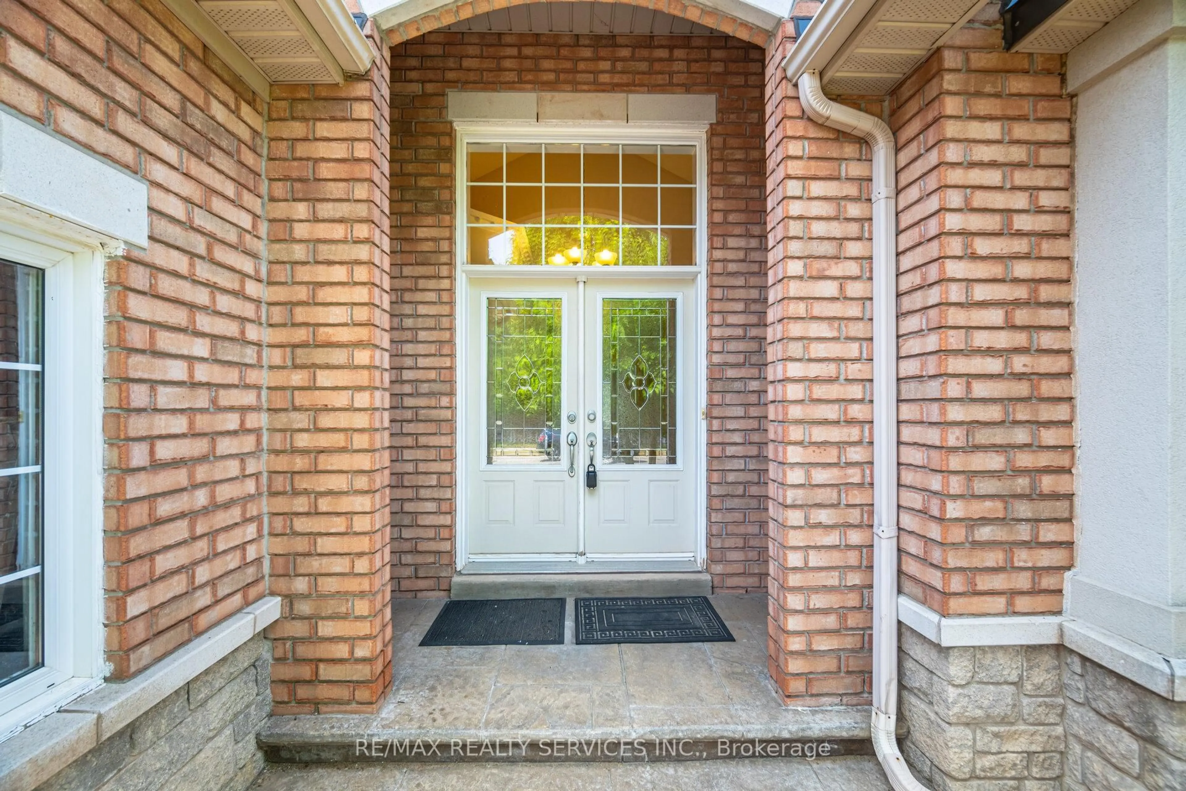 Indoor entryway for 2413 Salcome Dr, Oakville Ontario L6H 7N5
