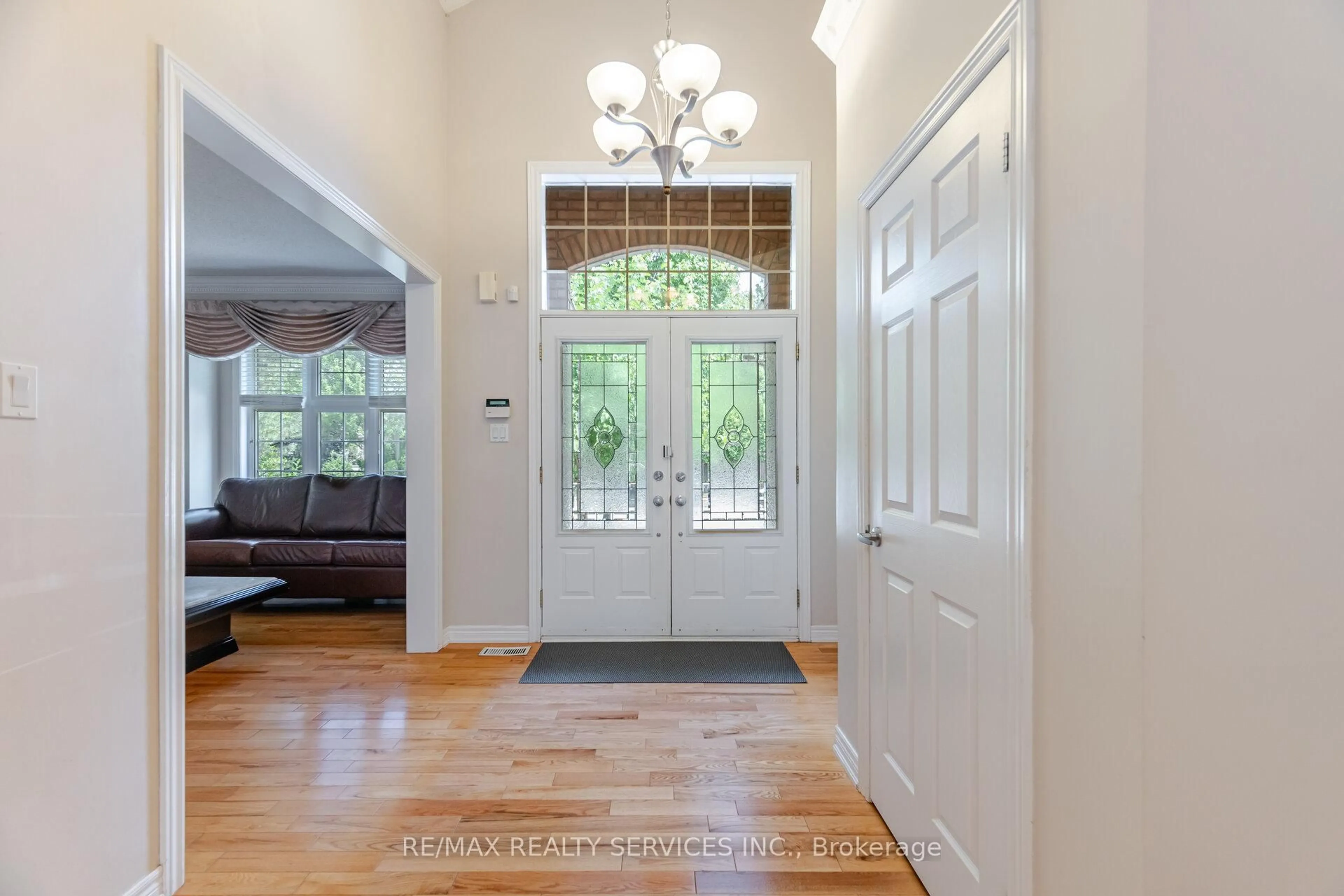 Indoor entryway for 2413 Salcome Dr, Oakville Ontario L6H 7N5