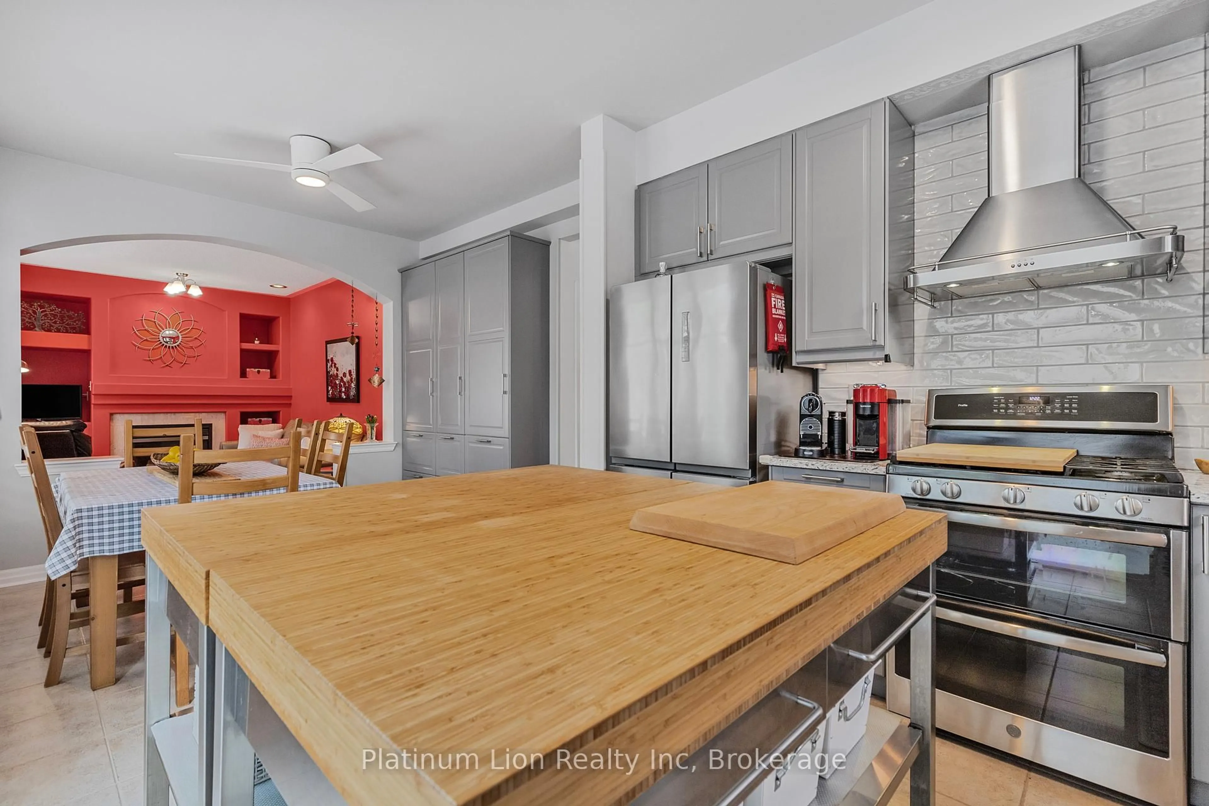 Open concept kitchen, unknown for 1256 Roundwood Cres, Oakville Ontario L6M 4A3