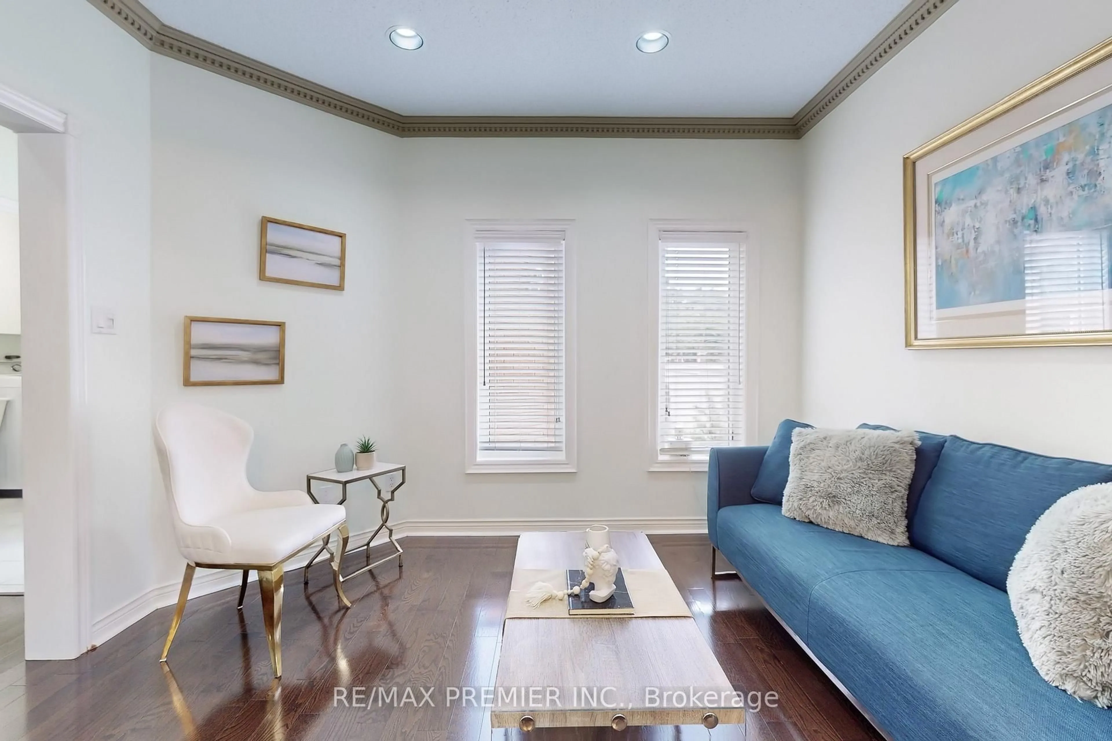 Living room with furniture, wood/laminate floor for 6 Bighorn Cres, Brampton Ontario L6R 1G5