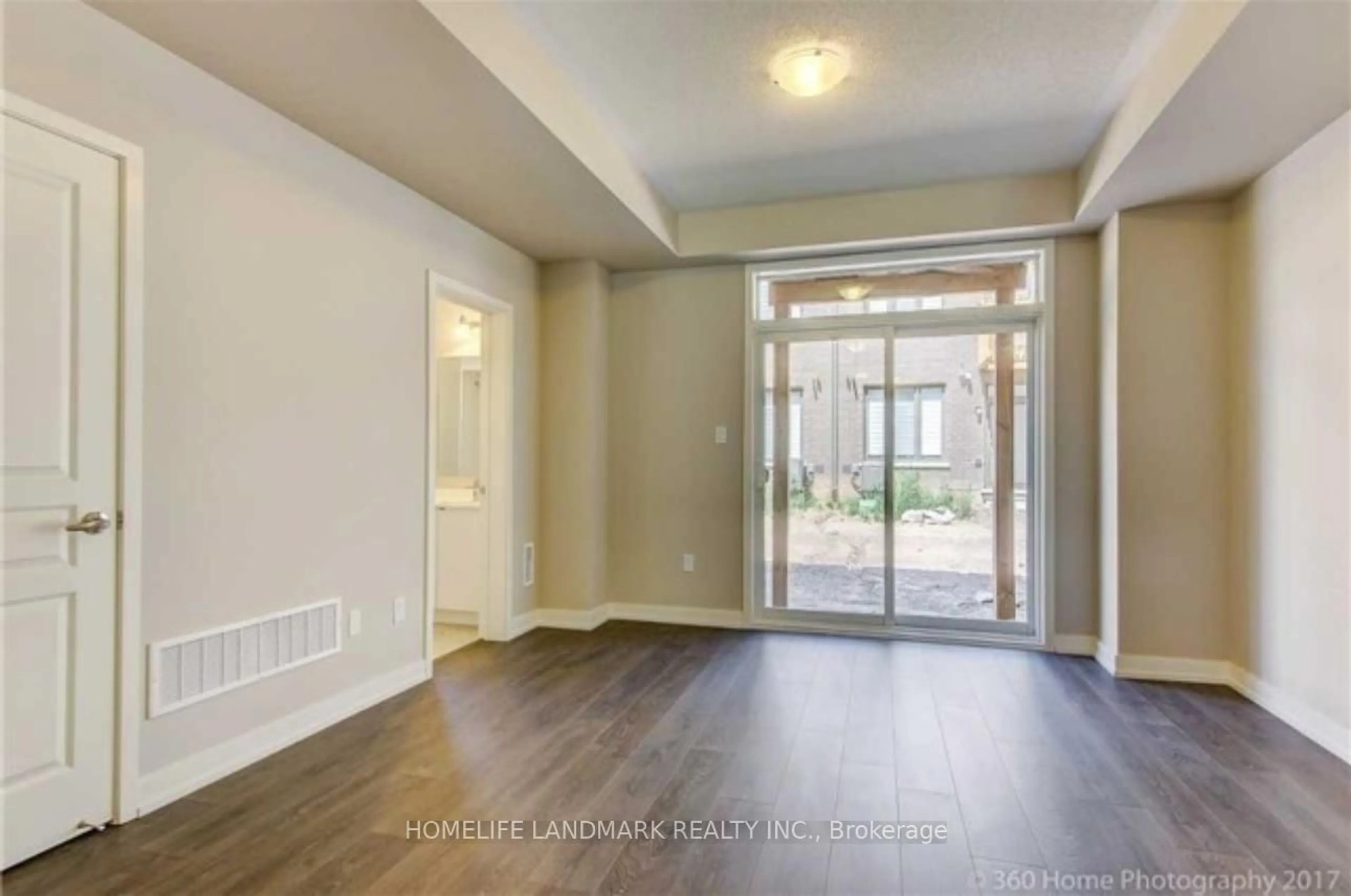 Indoor entryway for 302 Squire Cres, Oakville Ontario L6H 0L7