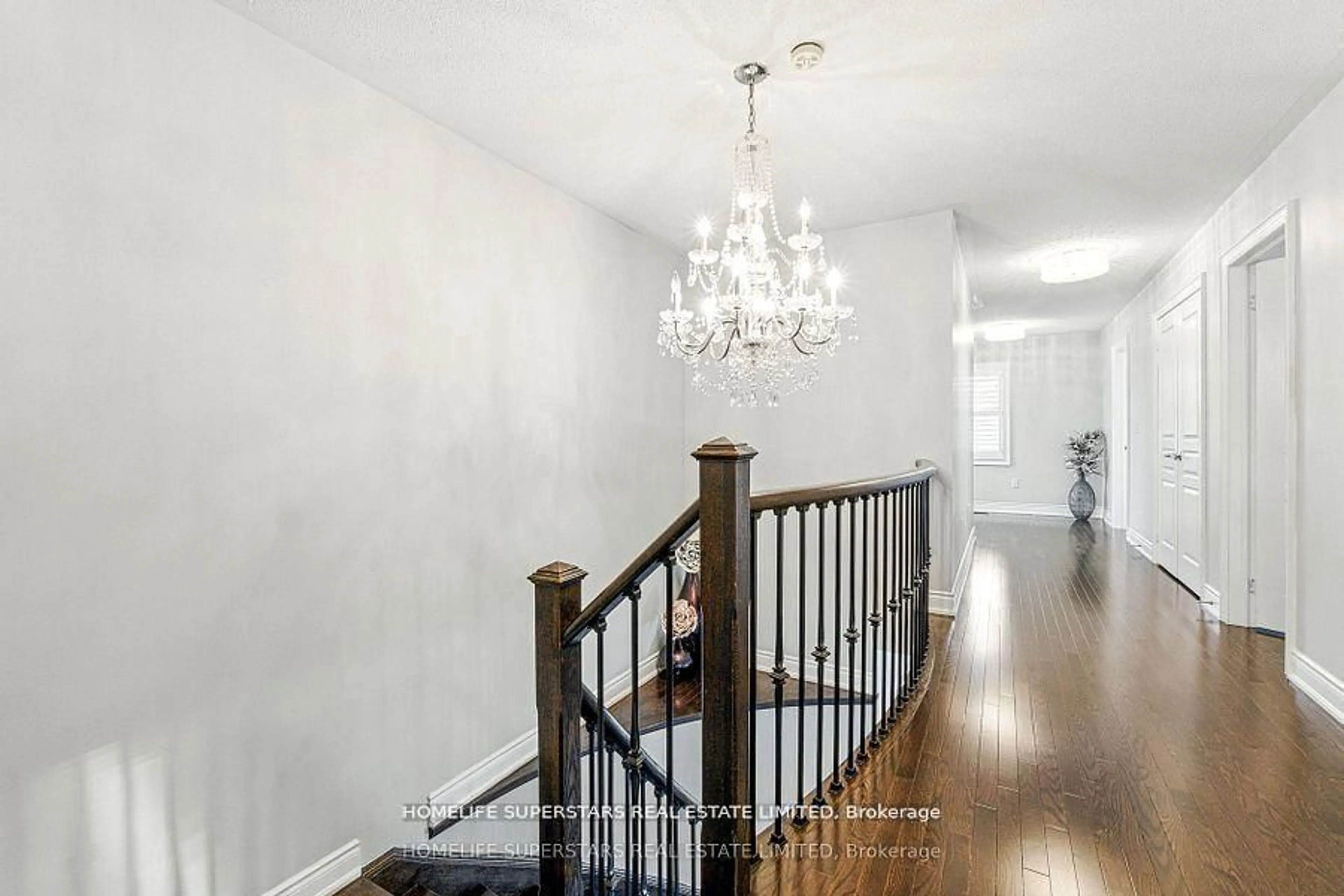 Indoor foyer for 75 Maybeck Dr, Brampton Ontario L6X 0Y8