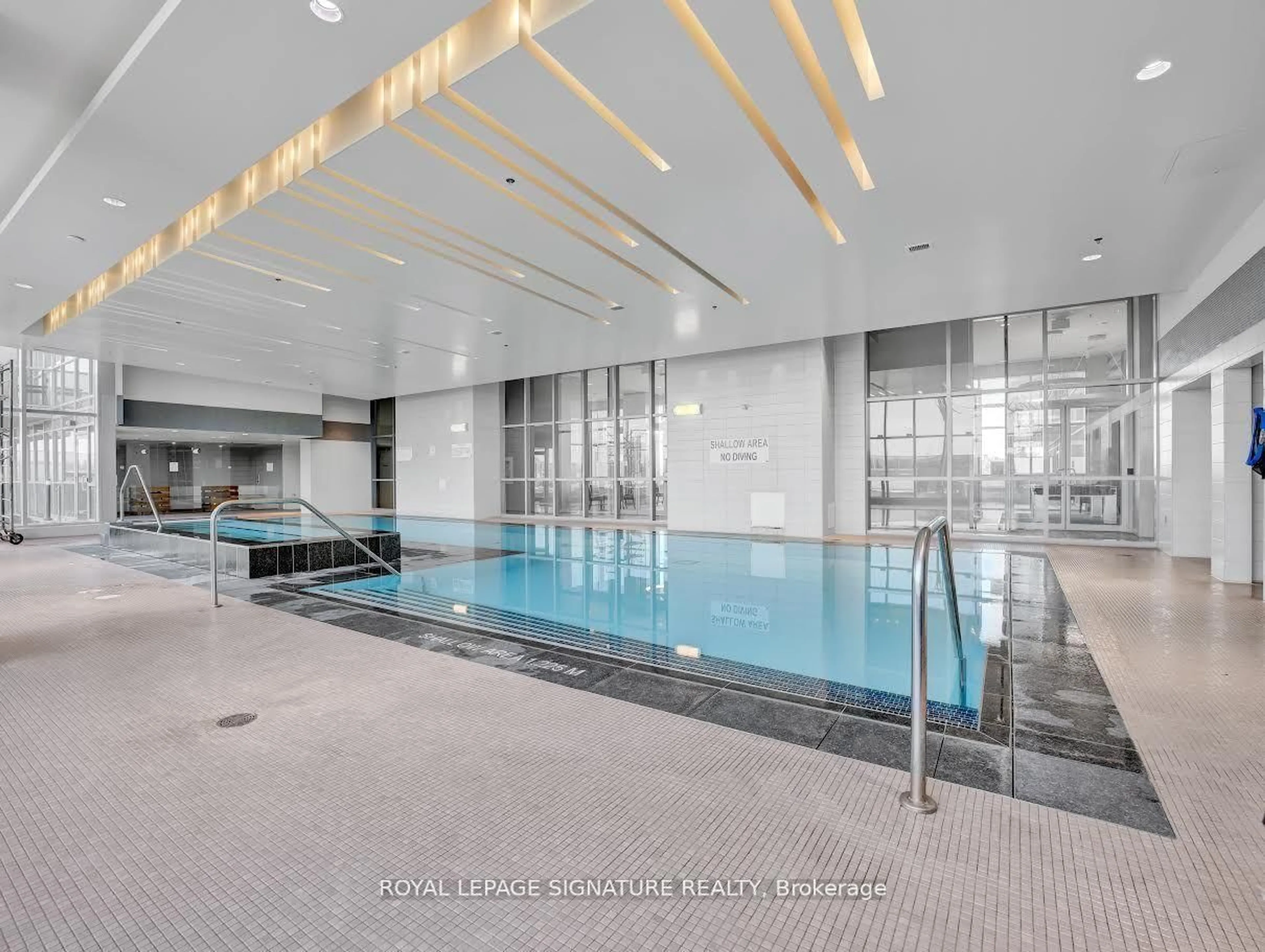 Pool for 2081 Fairview St #610, Burlington Ontario L7R 0E4