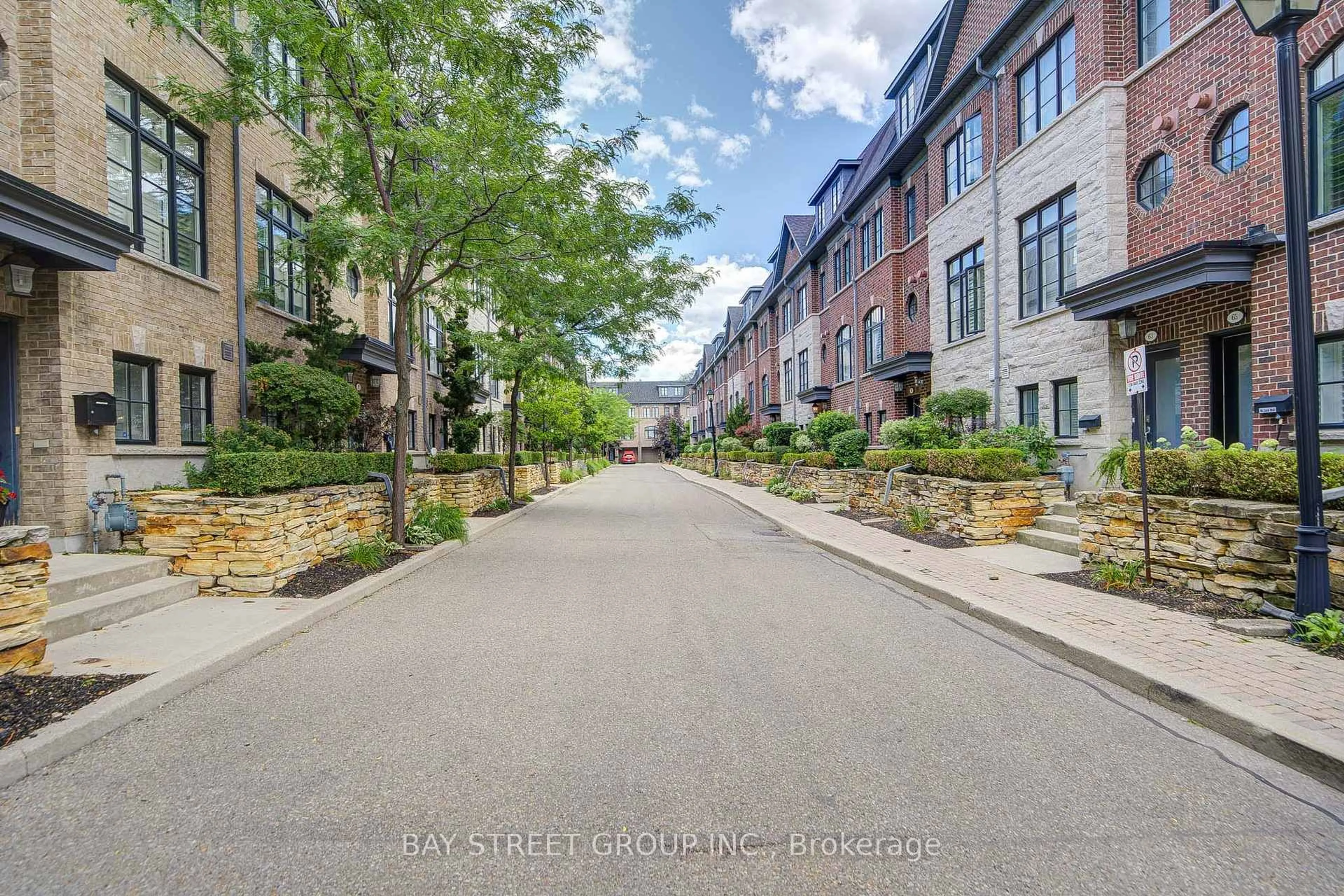 A pic from outside/outdoor area/front of a property/back of a property/a pic from drone, street for 37 Lobo Mews, Toronto Ontario M8Z 0B2
