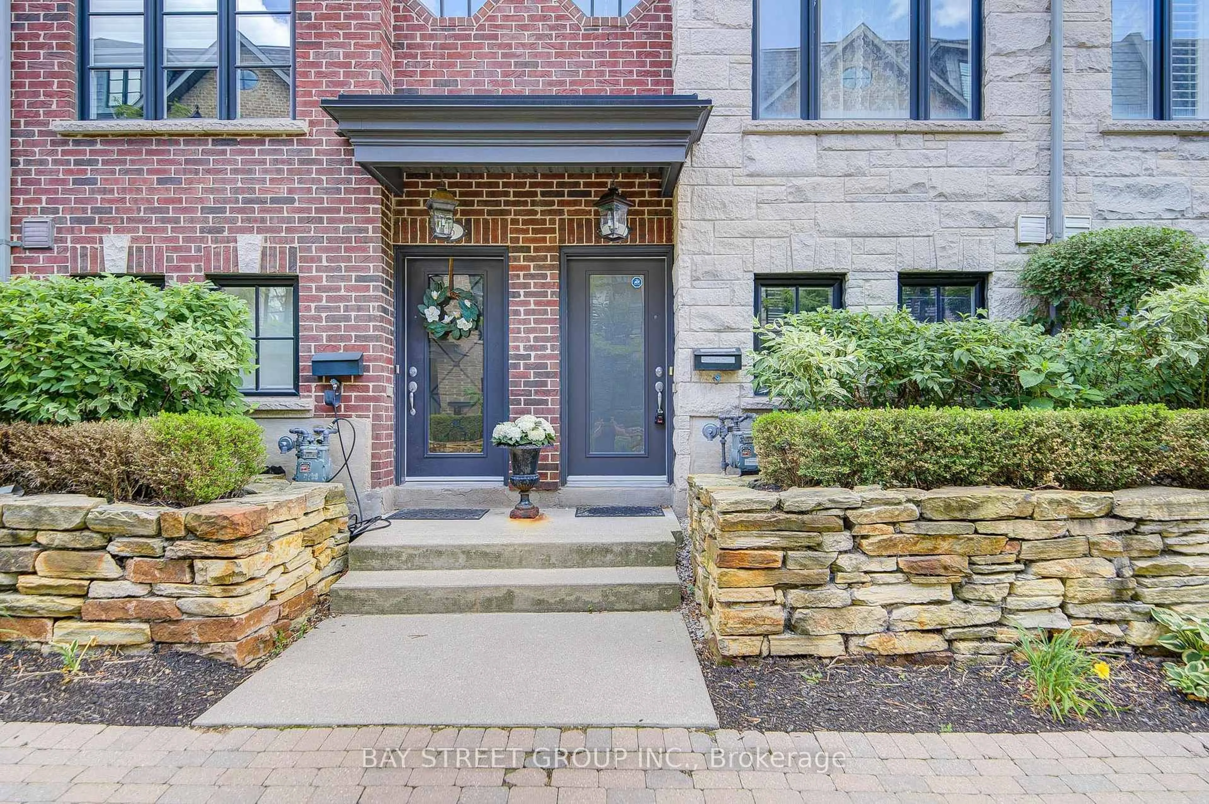 Home with brick exterior material, street for 37 Lobo Mews, Toronto Ontario M8Z 0B2