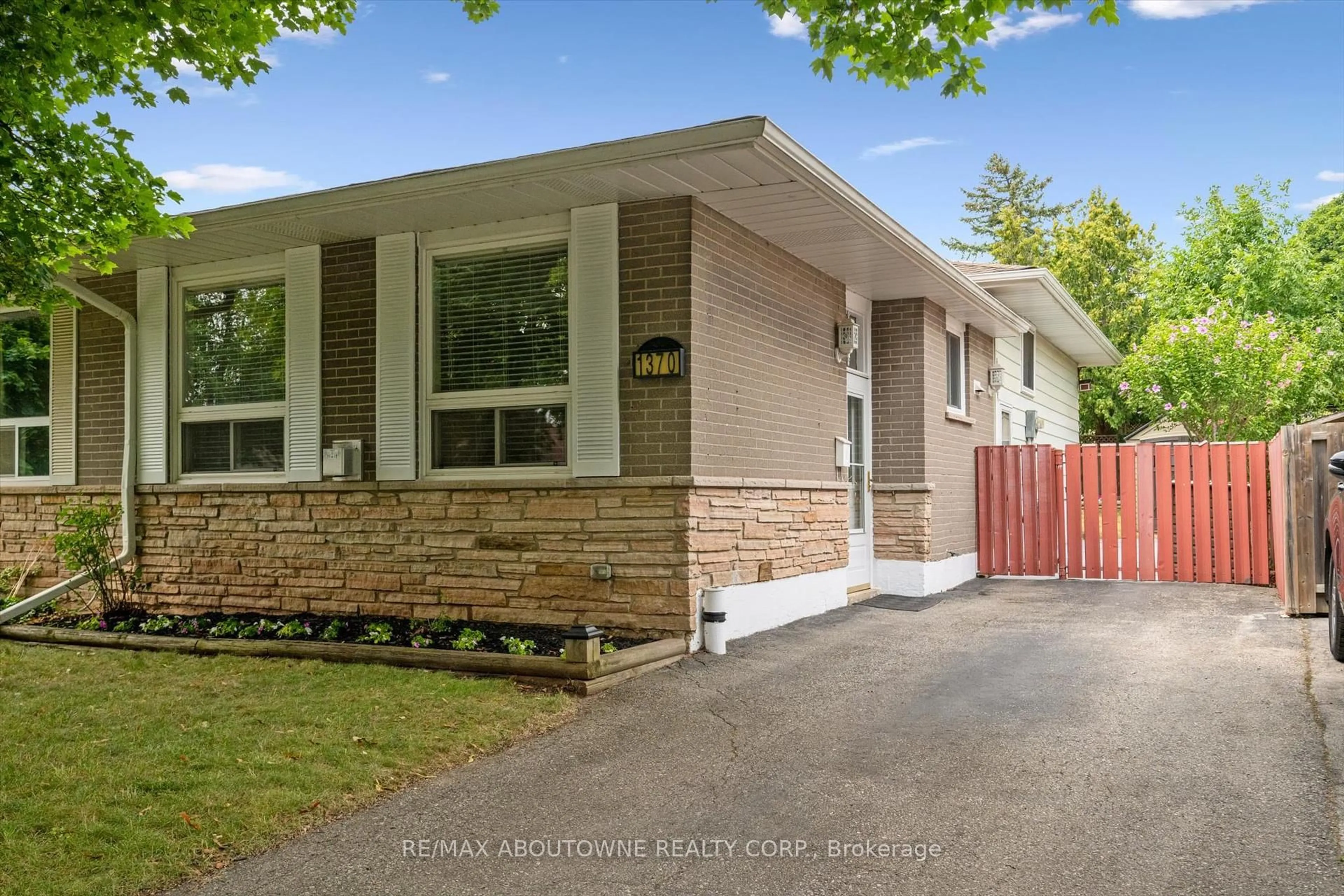 Home with brick exterior material, street for 1370 Roylen Rd, Oakville Ontario L6H 1V4