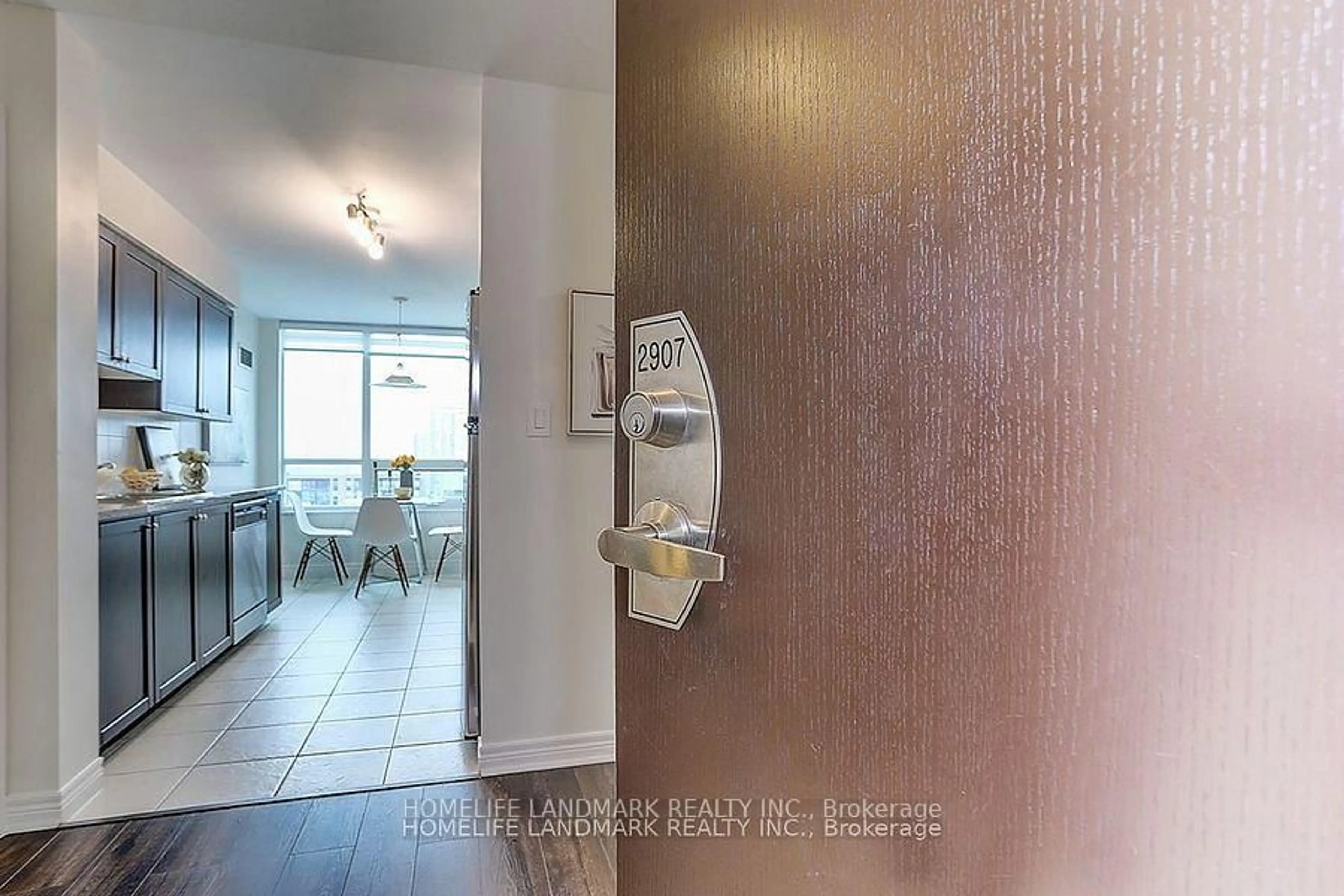 Indoor entryway for 208 Enfield Pl #2907, Mississauga Ontario L5B 0G8
