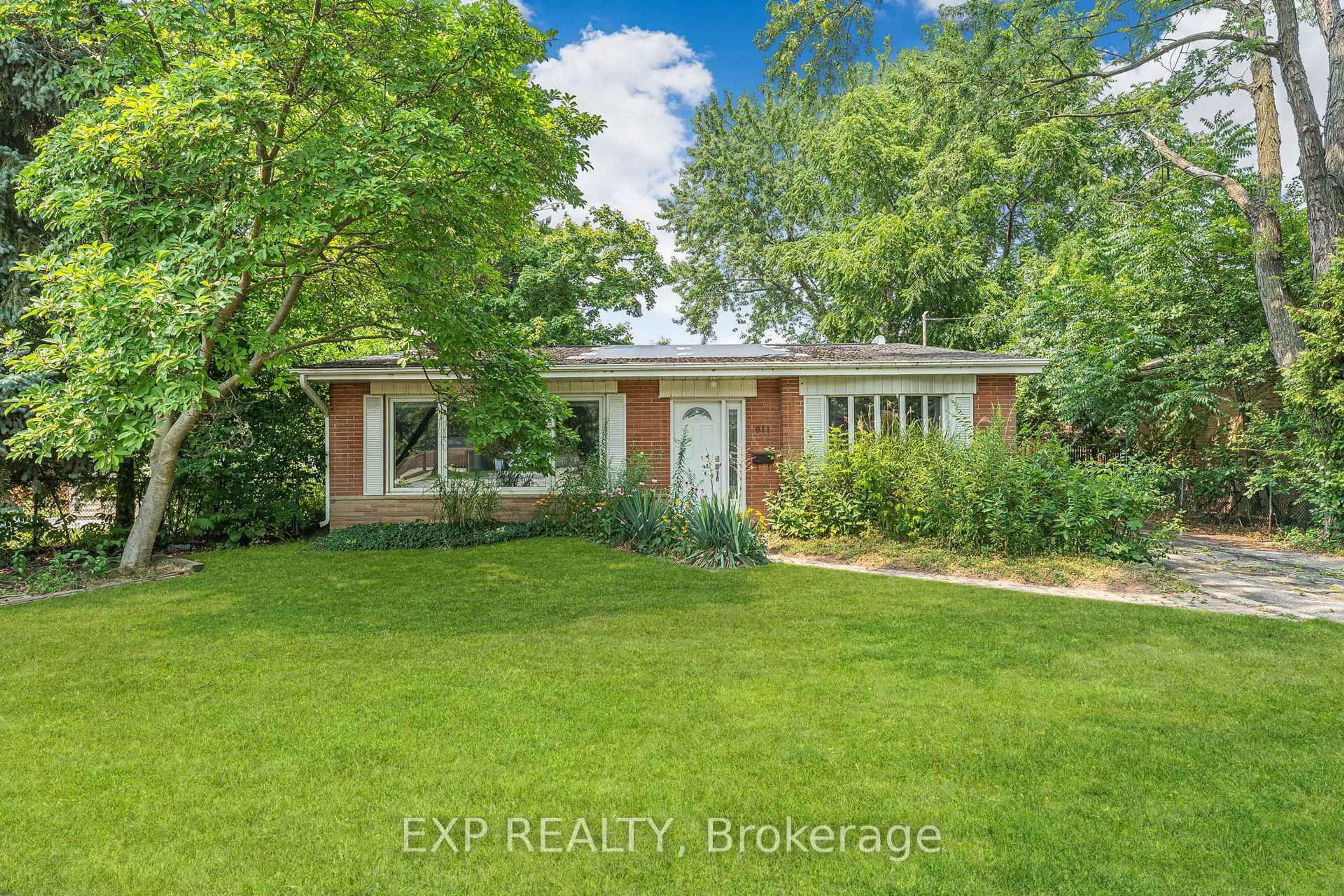 Home with brick exterior material, street for 611 Pinegrove Rd, Oakville Ontario L6K 2C5